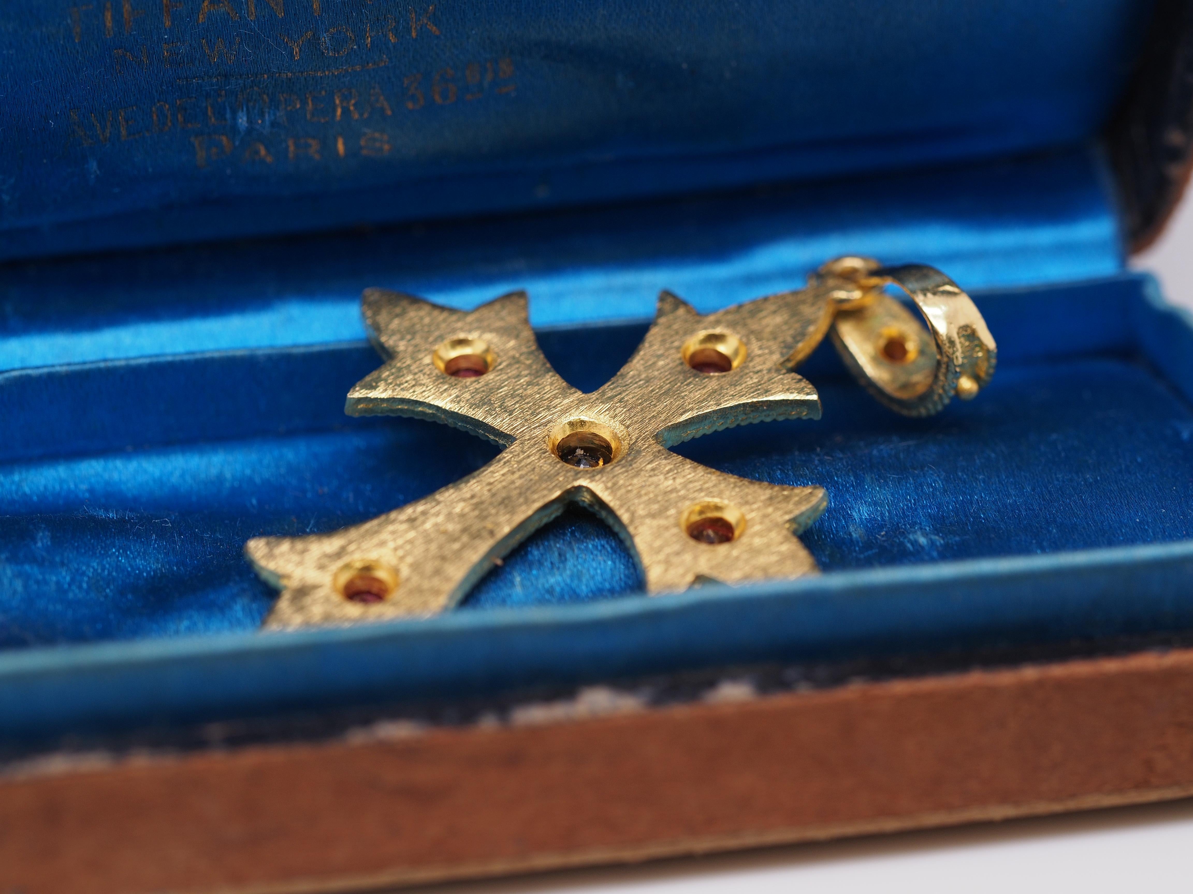 Contemporary Vintage 18k Yellow Gold Cross Pendant with Sapphires and Ruby For Sale