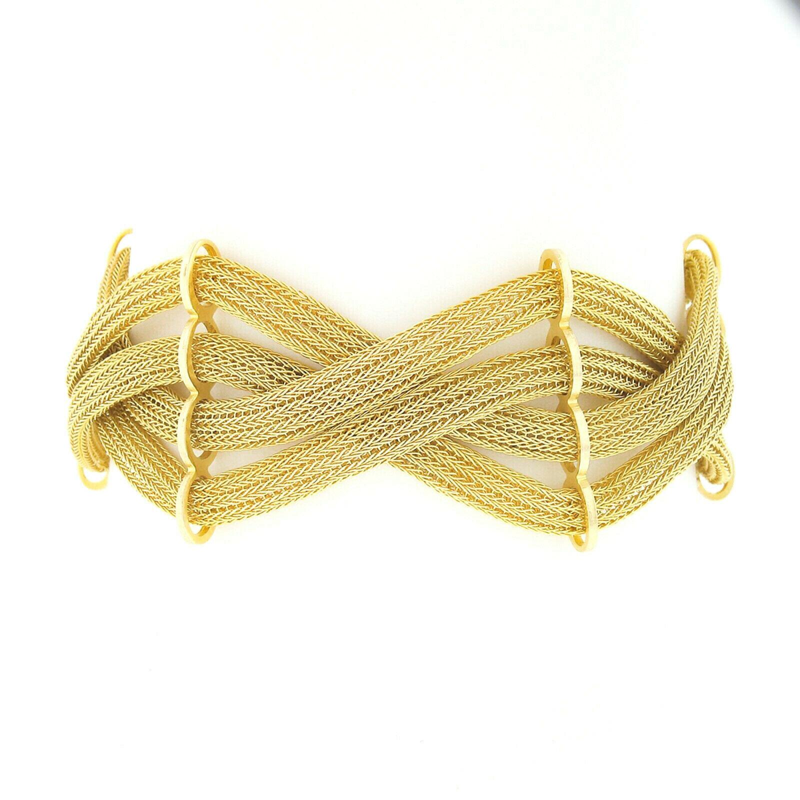 18 Karat Gelbgold Crossover geflochtenes breites, flaches Maschengliederkette-Armband im Zustand „Gut“ im Angebot in Montclair, NJ