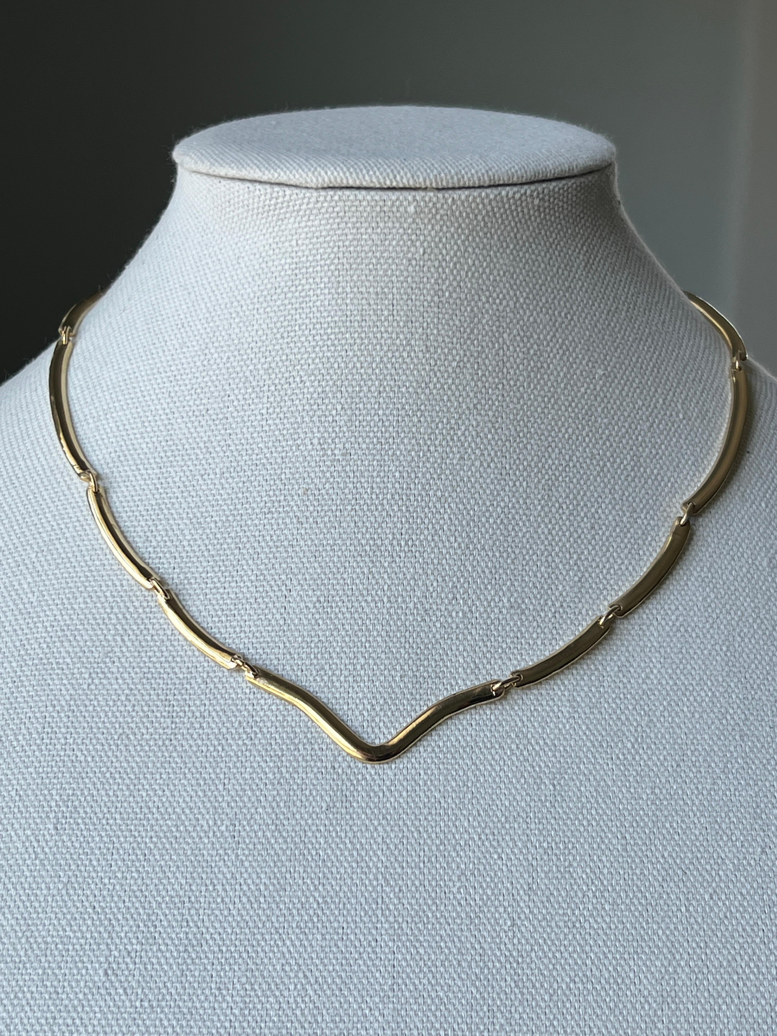 Collar vintage de eslabones curvados de oro amarillo de 18k Años 80 en Bueno estado para la venta en Towson, MD
