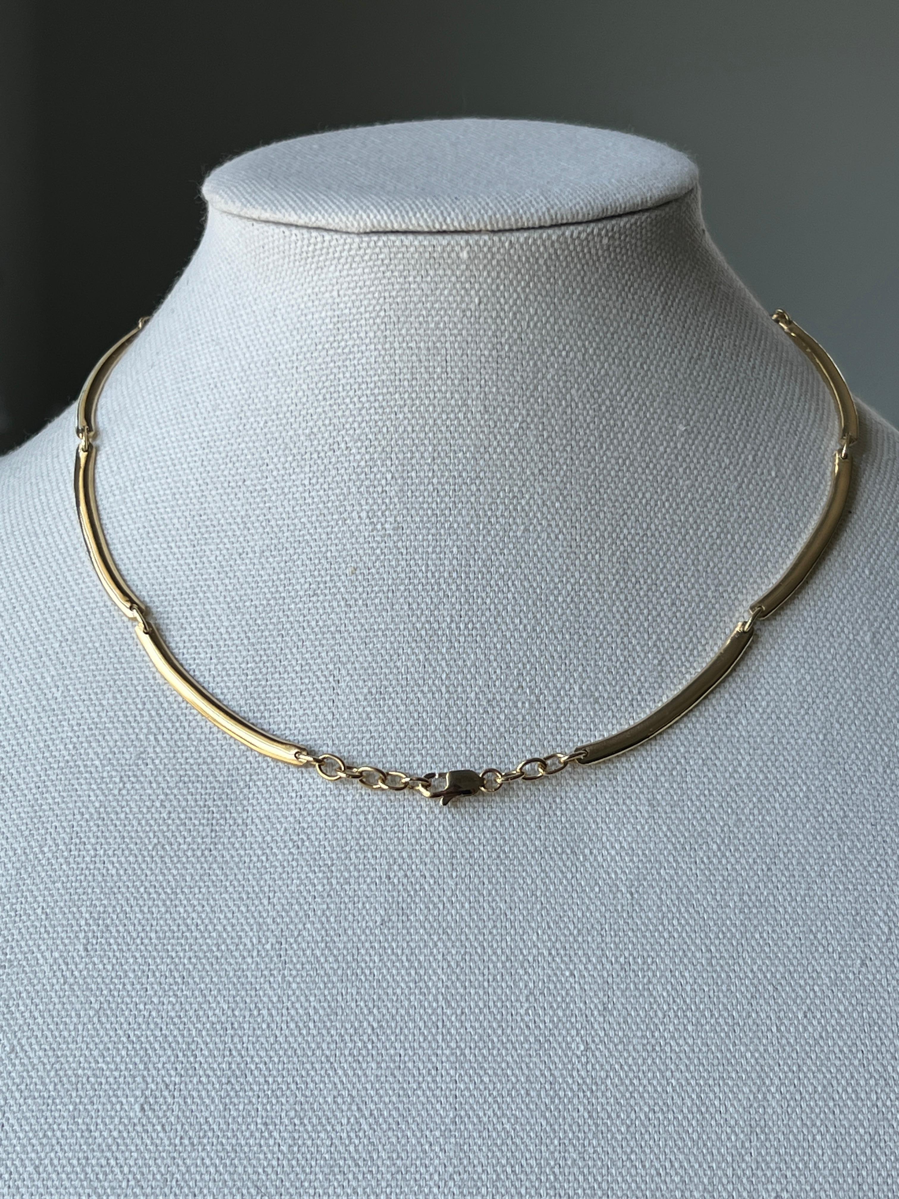 Collar vintage de eslabones curvados de oro amarillo de 18k Años 80 en venta 1