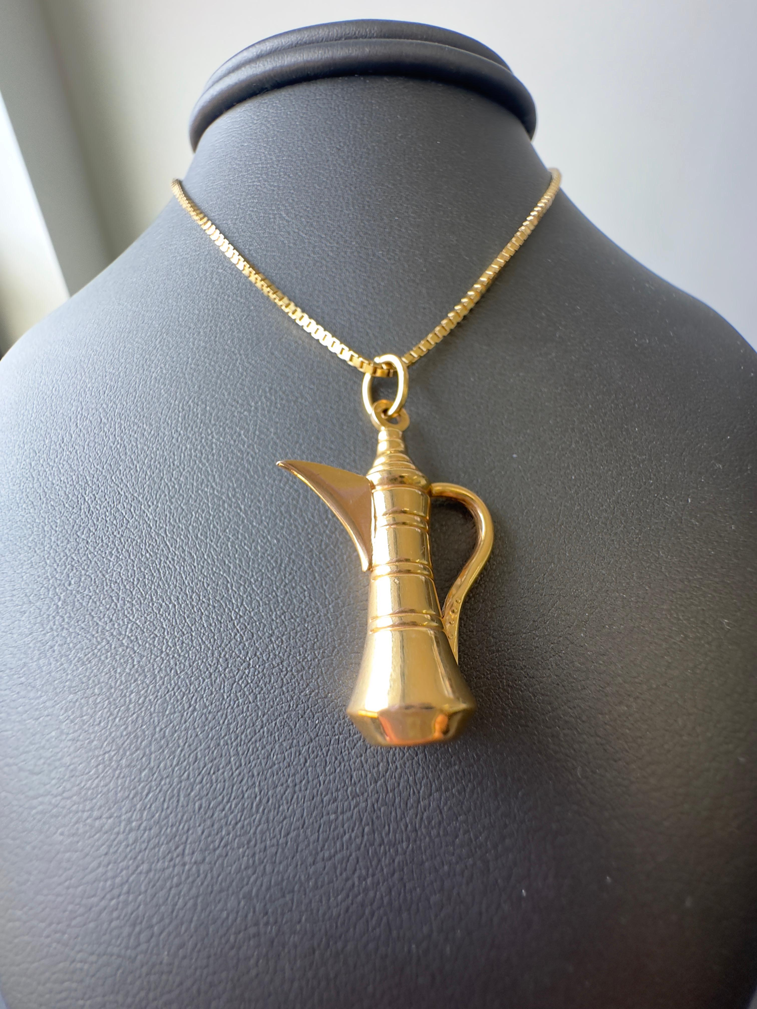 Vintage 18k Yellow Gold Dallah Coffee Pot Pendant Necklace in vendita 3