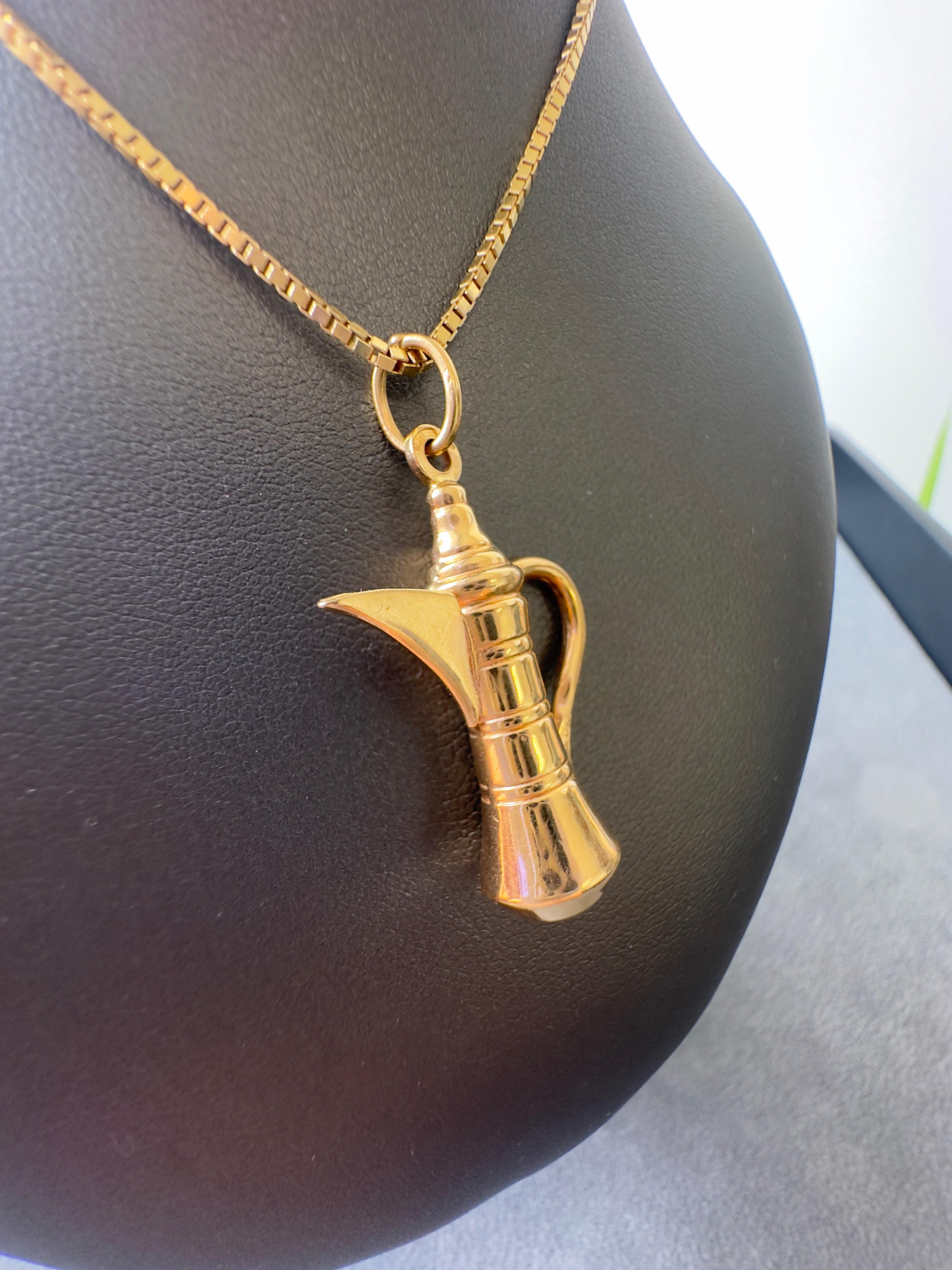 Vintage 18k Yellow Gold Dallah Coffee Pot Pendant Necklace in vendita 4