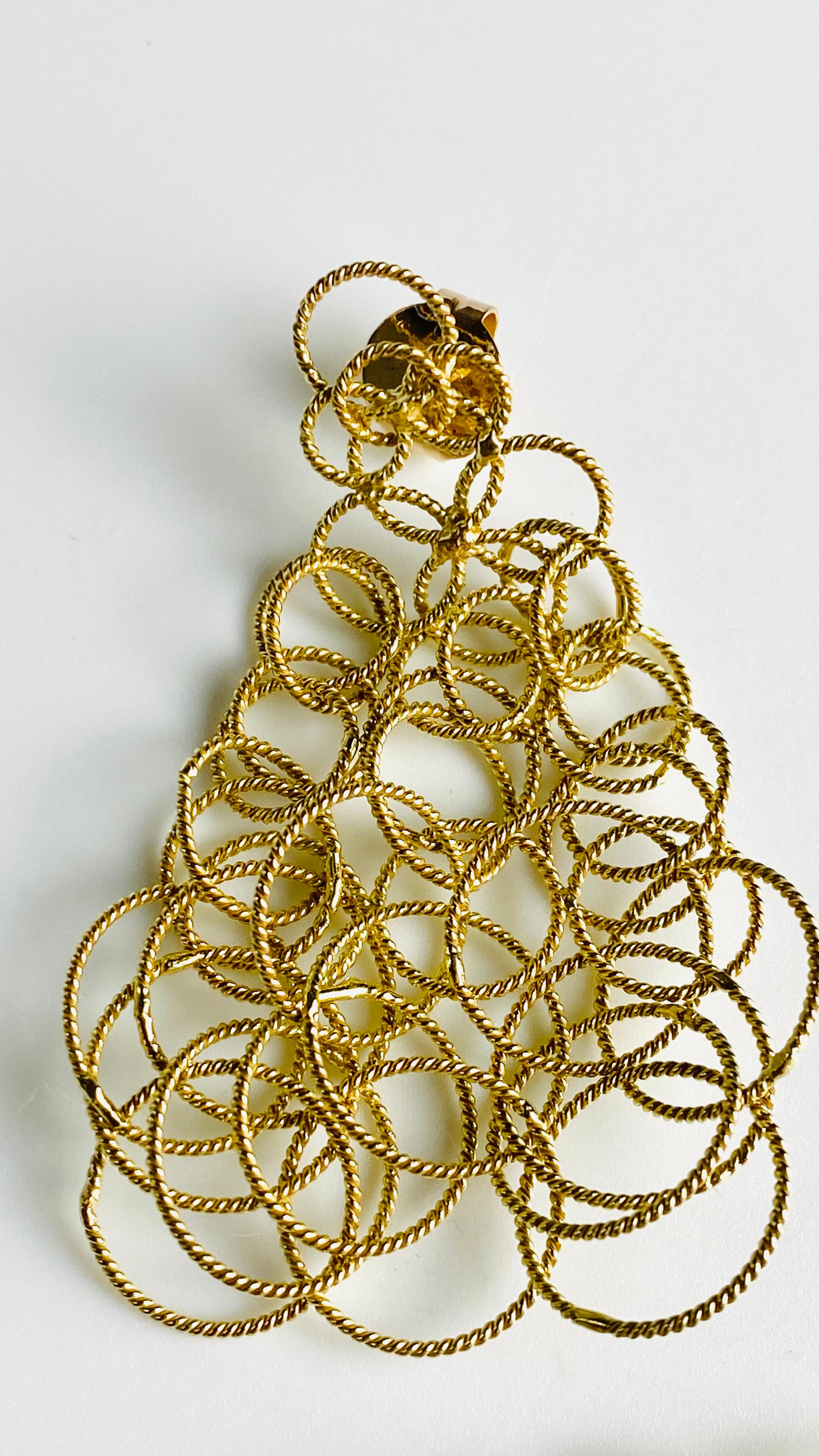 Vintage 18K Gelbgold baumeln Kreis 2,25 Zoll lange Ohrringe im Zustand „Gut“ im Angebot in New York, NY