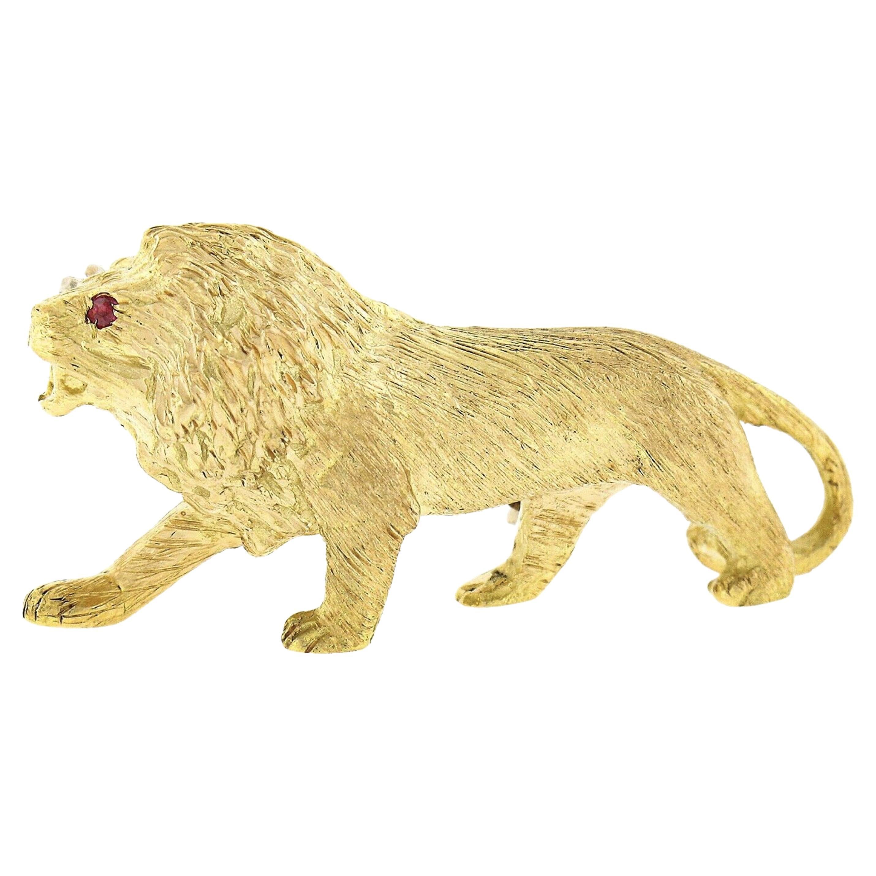 Vintage 18K Yellow Gold Detailed Textured Standing Lion W/ Ruby Eye Brooch Pin