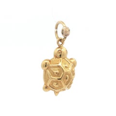 Vintage 18k Yellow Gold Detailed Turtle Puffed Charm Pendant