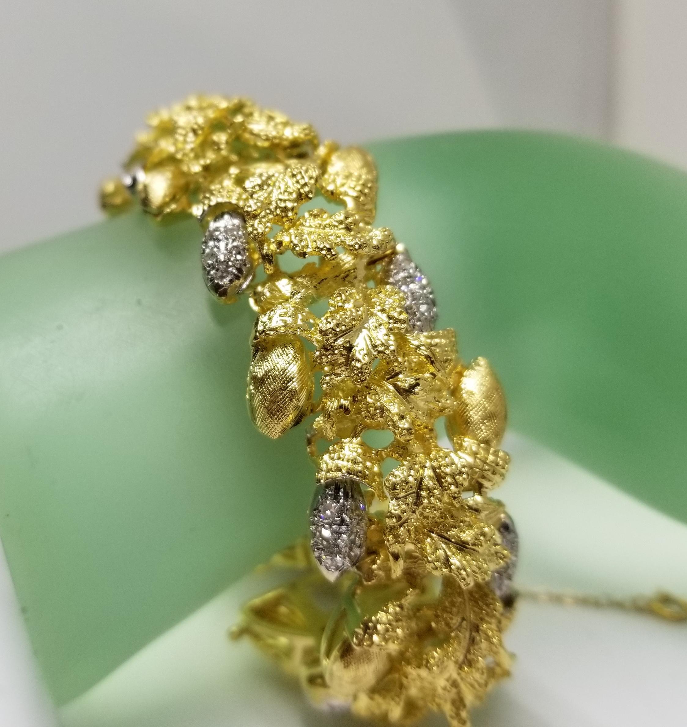 Circa 1960s Vintage 18 Karat Yellow Gold Diamond Acorn and Leaf Bracelet In Excellent Condition In Los Angeles, CA