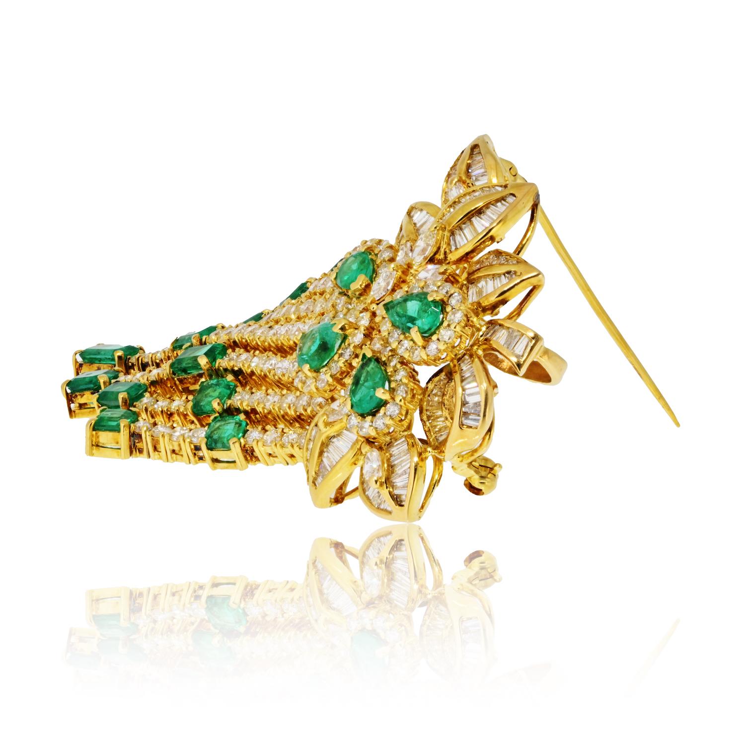 Modern Vintage 18K Yellow Gold Diamond And Green Emerald Floral Motif Brooch For Sale