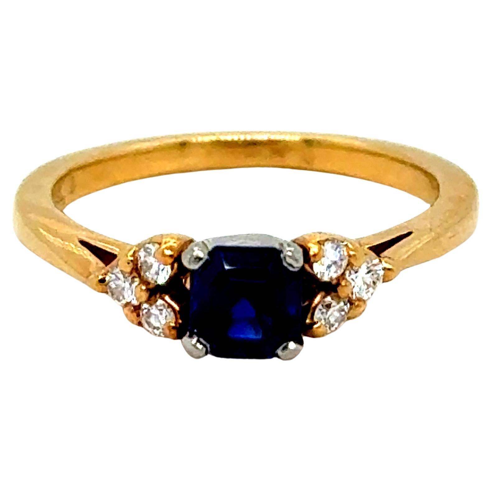 Bague de fiançailles vintage en or jaune 18K avec diamants et saphirs par Jabel. en vente