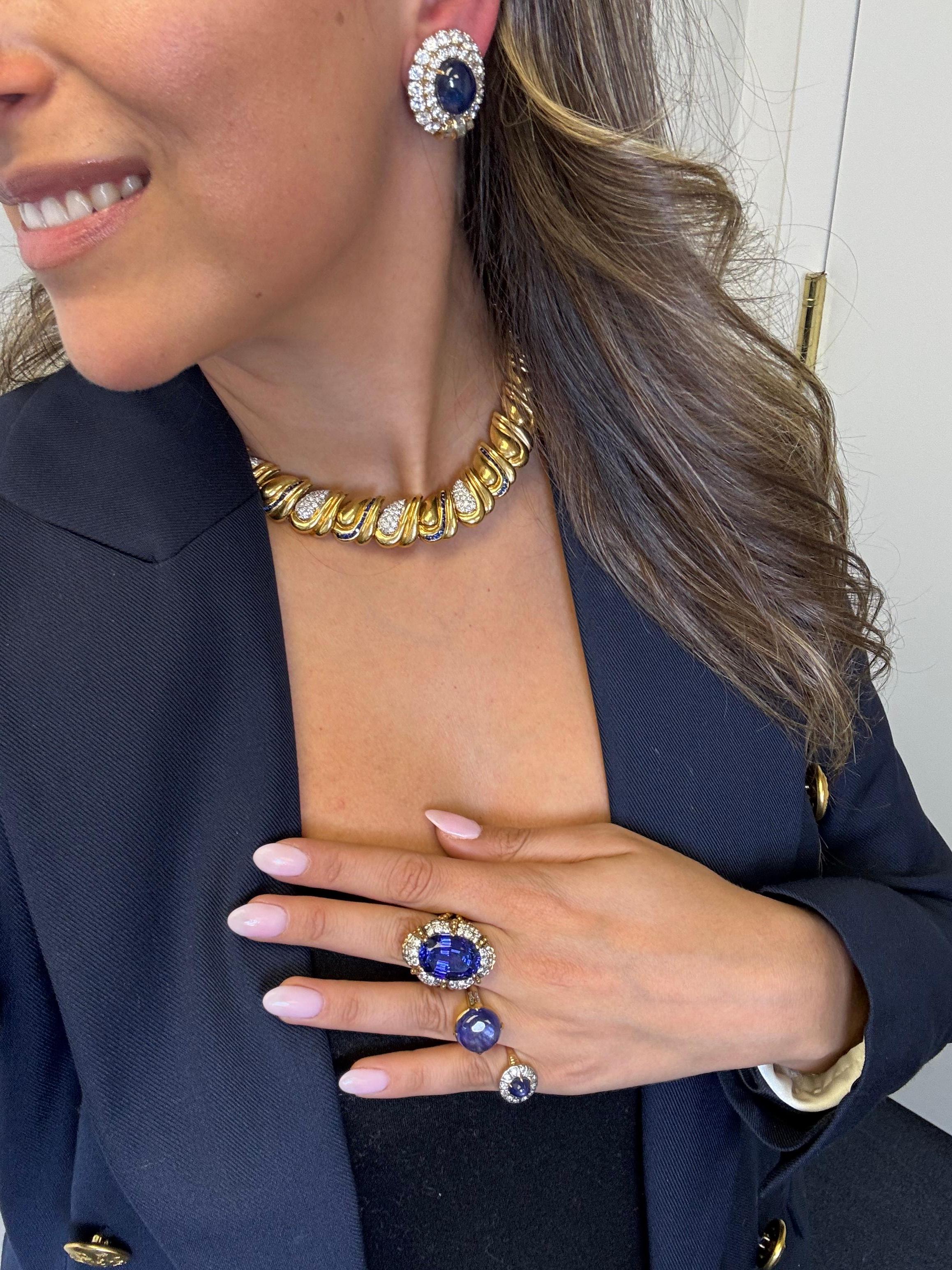 Taille brillant Vintage Collier à vagues en or jaune 18K avec diamants et saphirs en vente