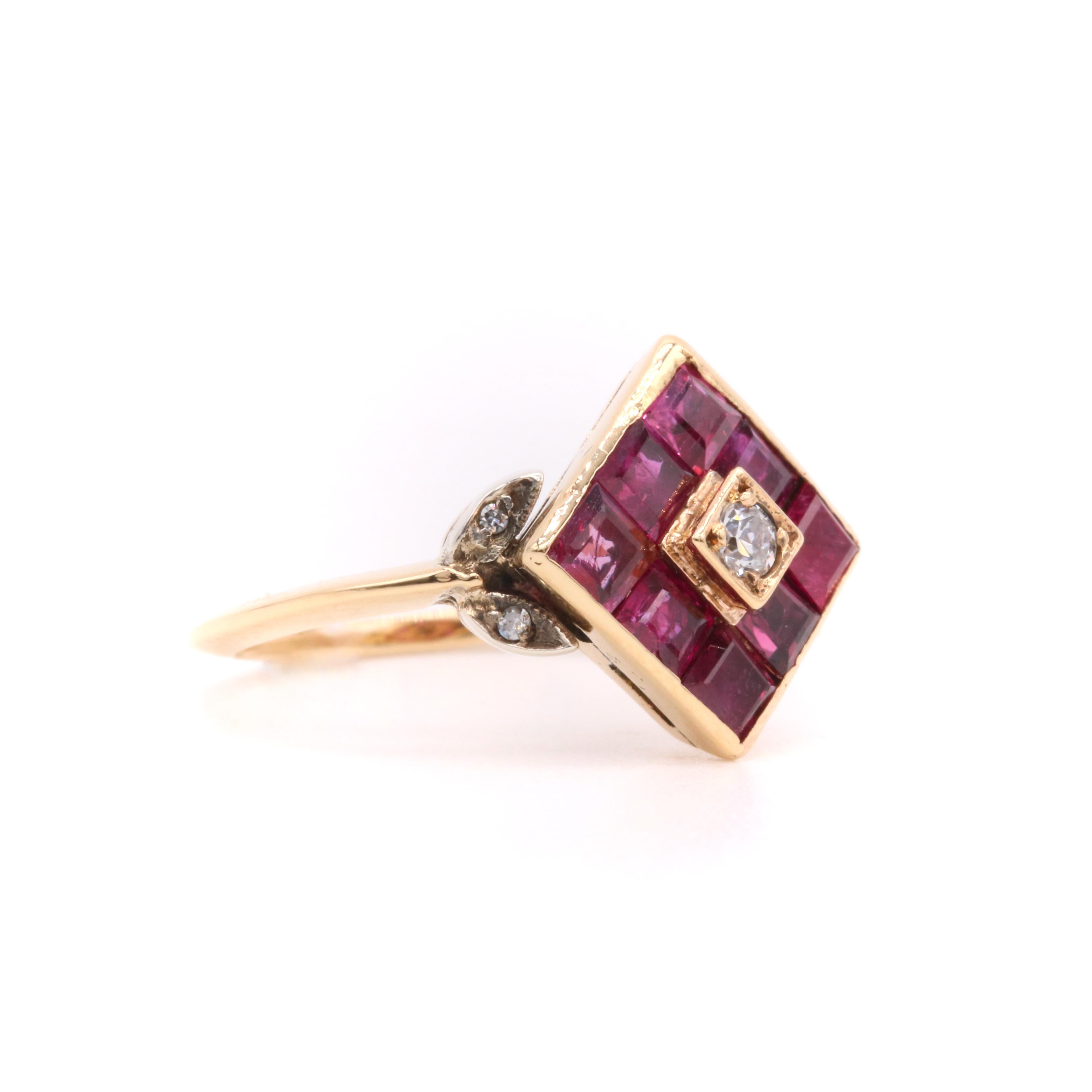 Women's or Men's Vintage 18K Yellow Gold Diamond and Square Cut Ruby Cluster Ring For Sale