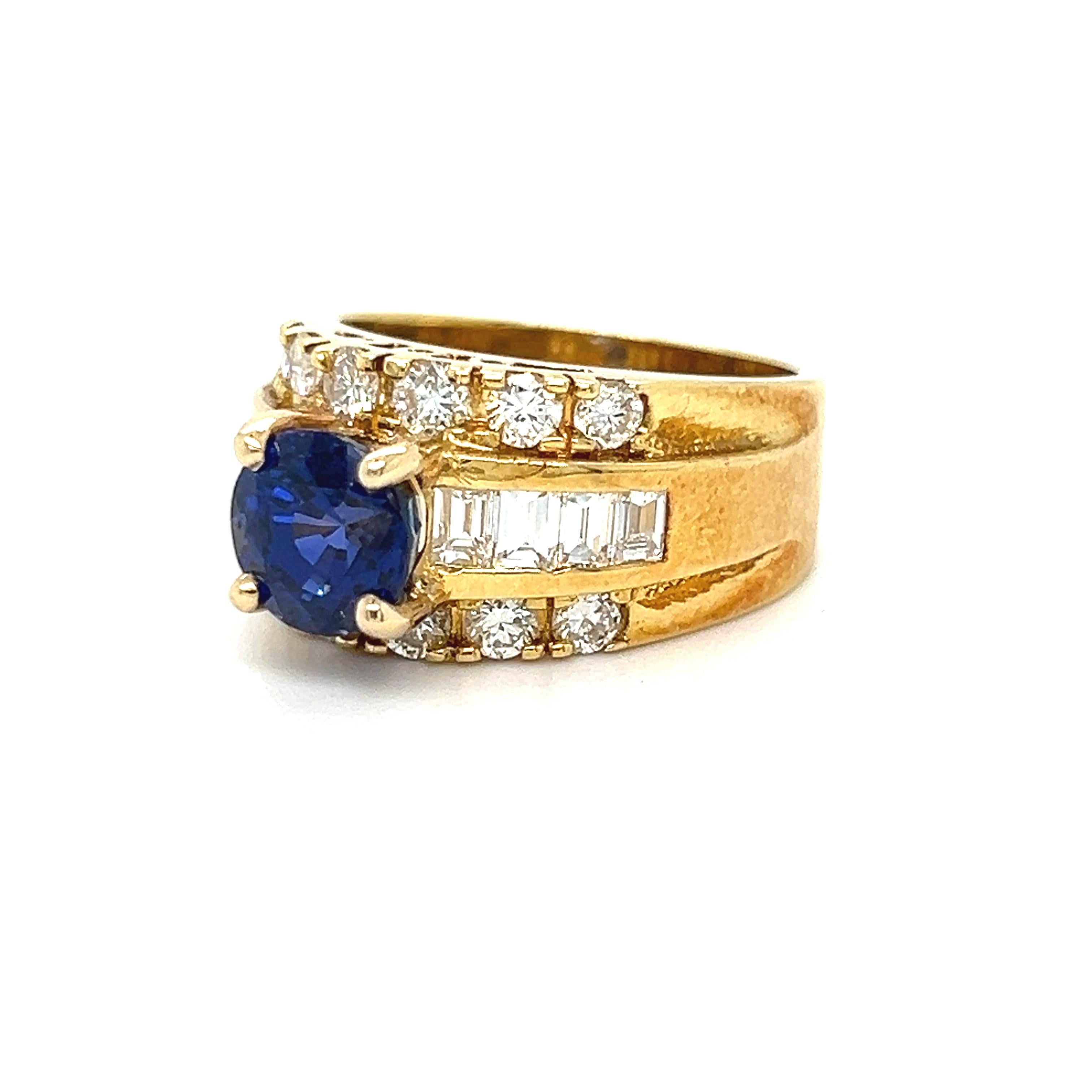 Modern Vintage 18K Yellow Gold Diamond and Unheated Royal Blue Ceylon Sapphire Ring GIA For Sale