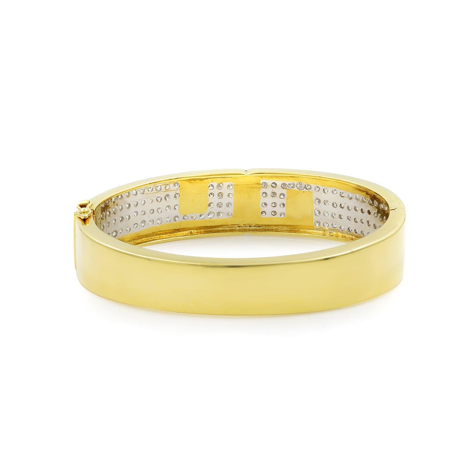 Round Cut Vintage 18 Karat Yellow Gold Diamond Bangle Bracelet 6.00 Carat