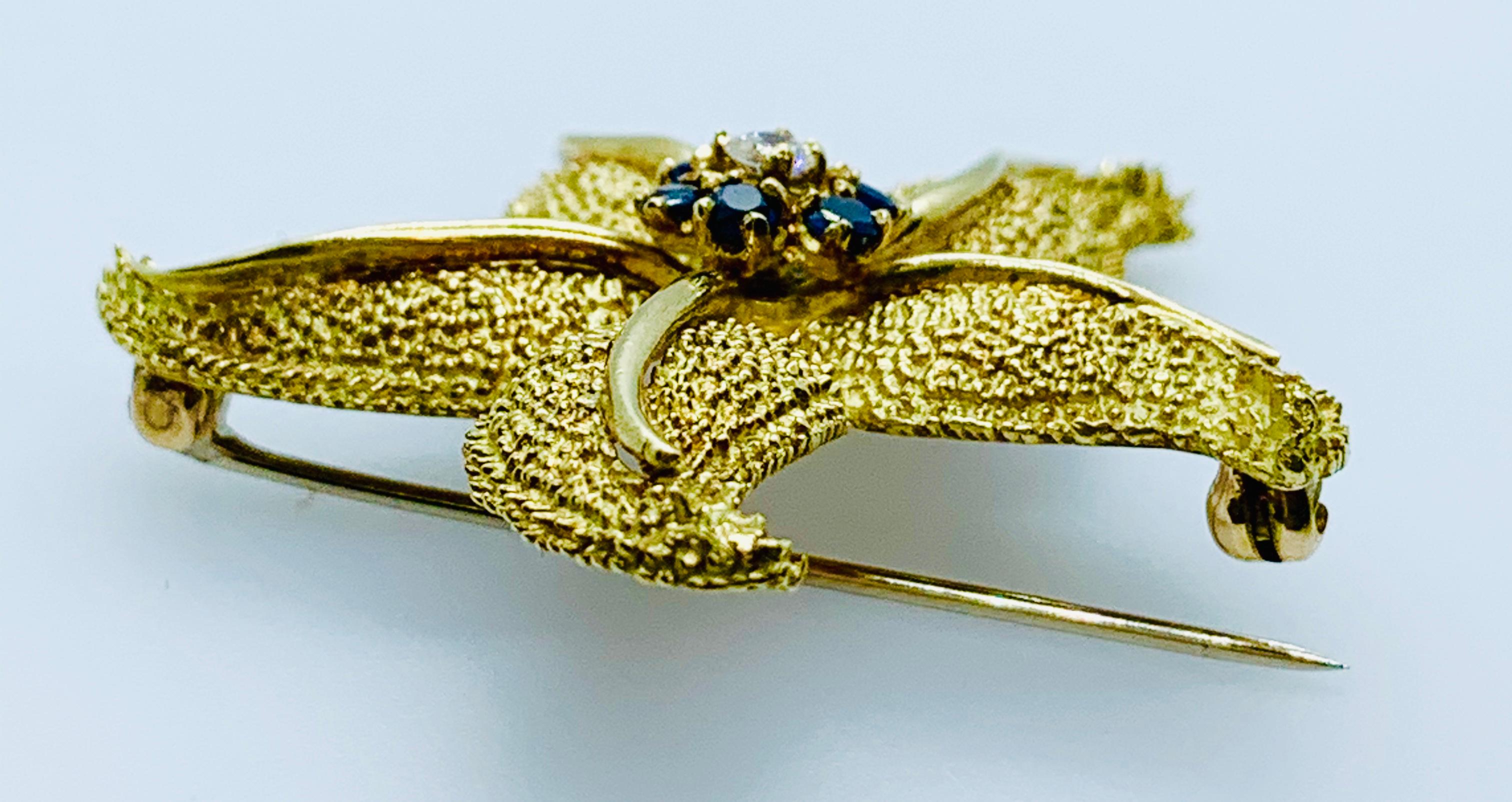 Round Cut Vintage 18 Karat Yellow Gold Diamond and Blue Sapphire Starfish Brooch