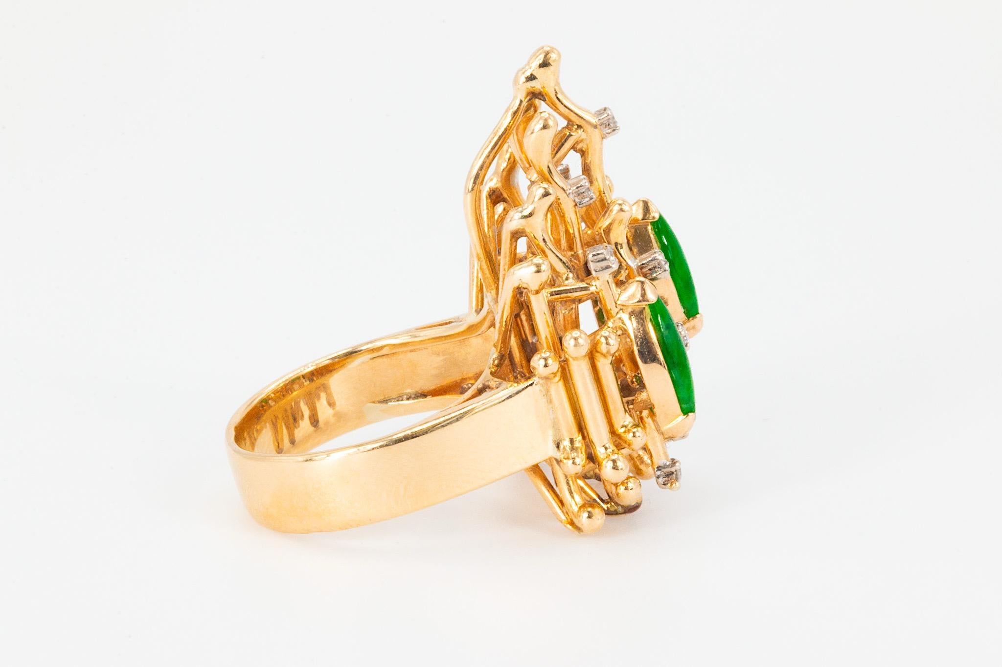 Taille émeraude Bague cocktail vintage en or jaune 18k avec diamant et émeraude de Colombie en vente