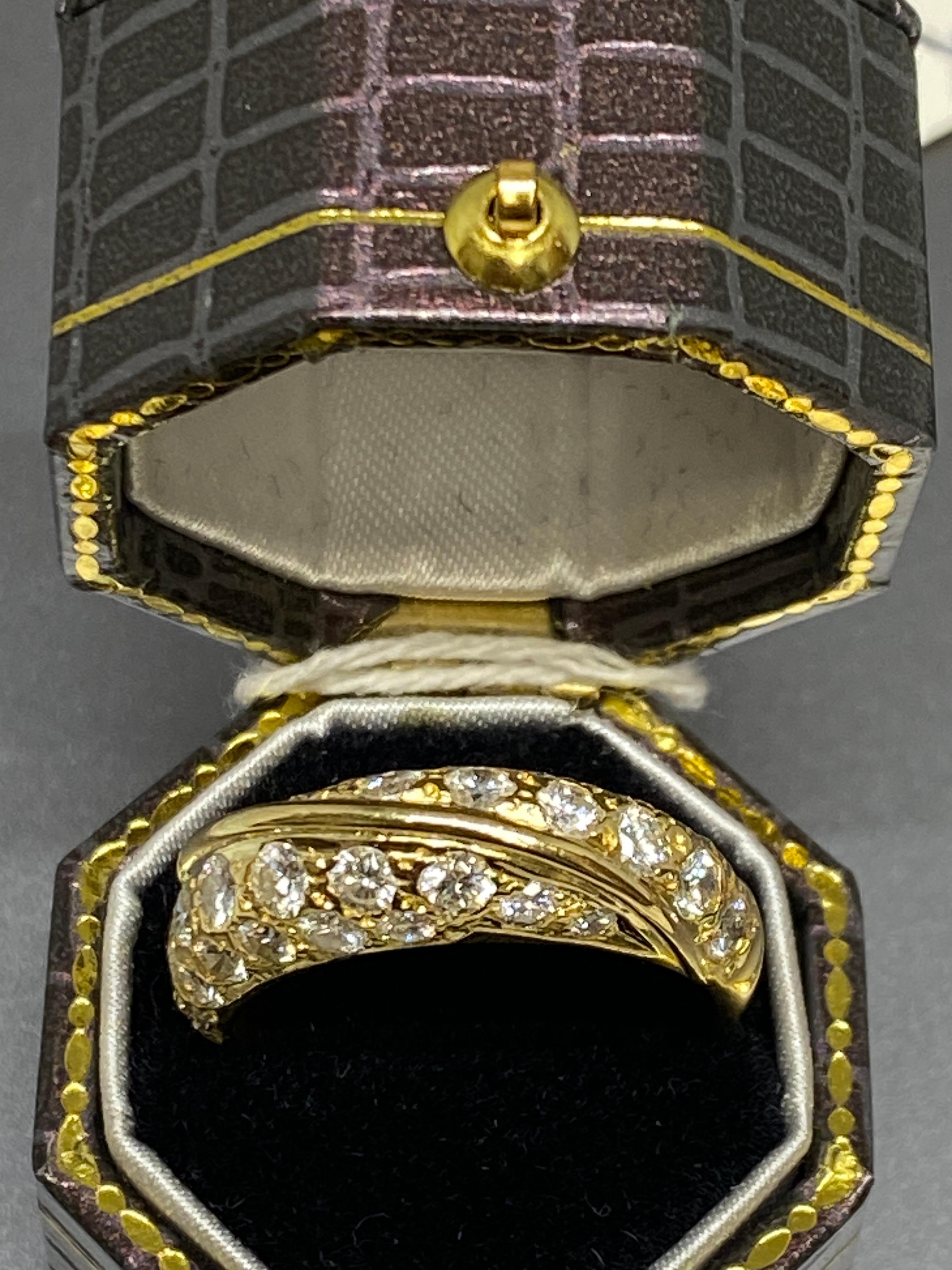 Vintage 18k Yellow Gold & Diamond Crossover Ring Band For Sale 4