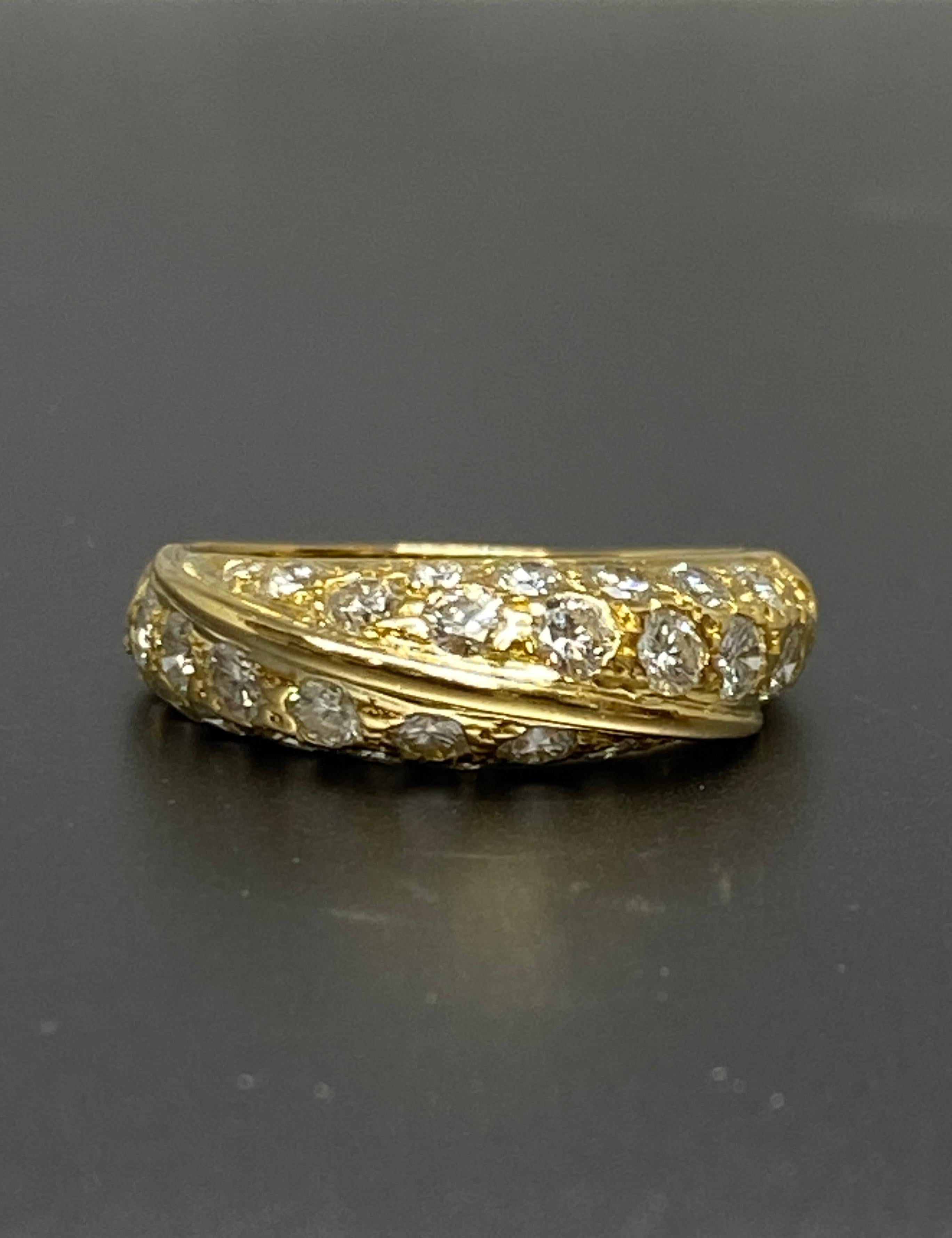 Contemporary Vintage 18k Yellow Gold & Diamond Crossover Ring Band For Sale