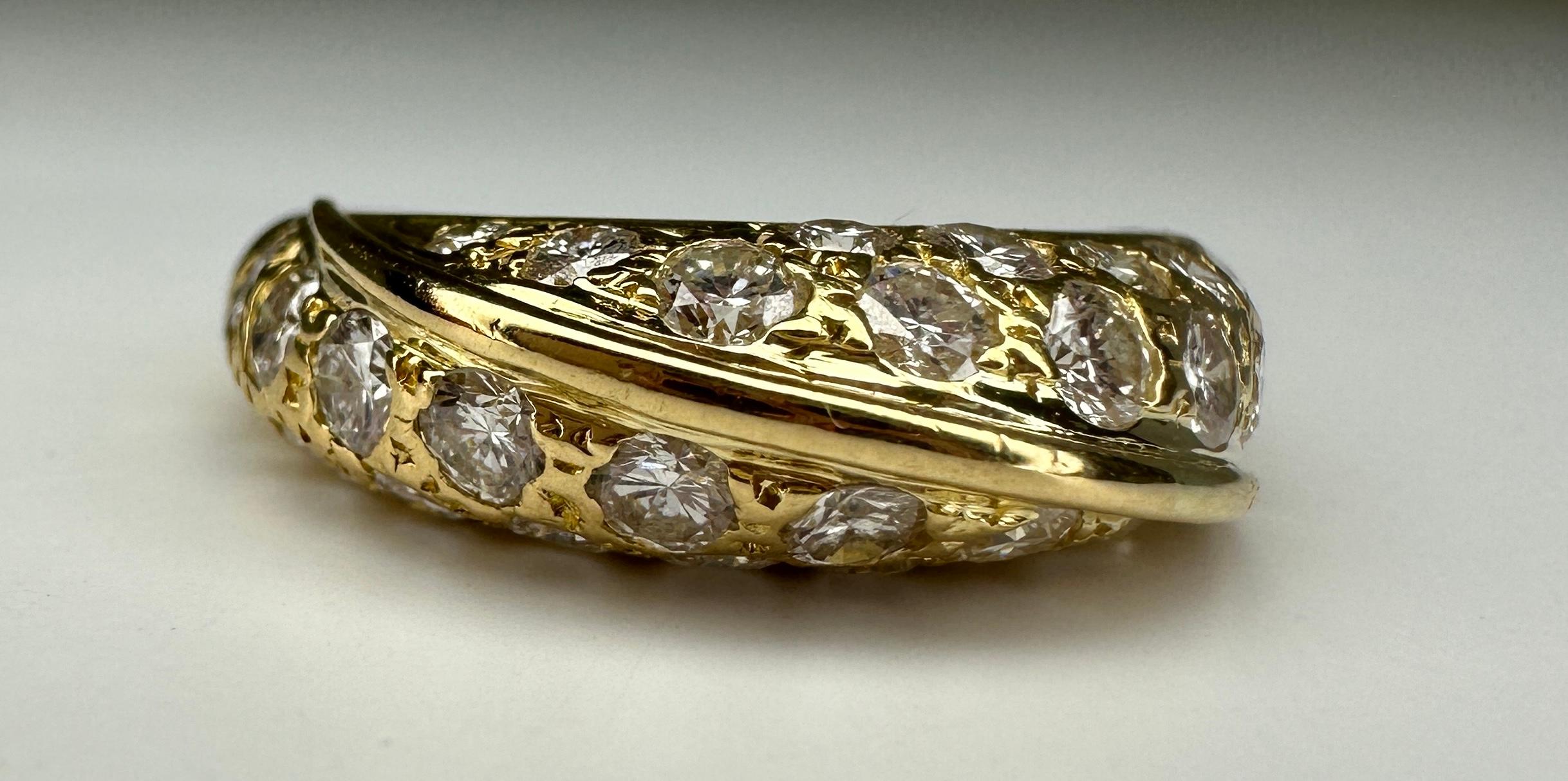 Vintage 18k Yellow Gold & Diamond Crossover Ring Band For Sale 2