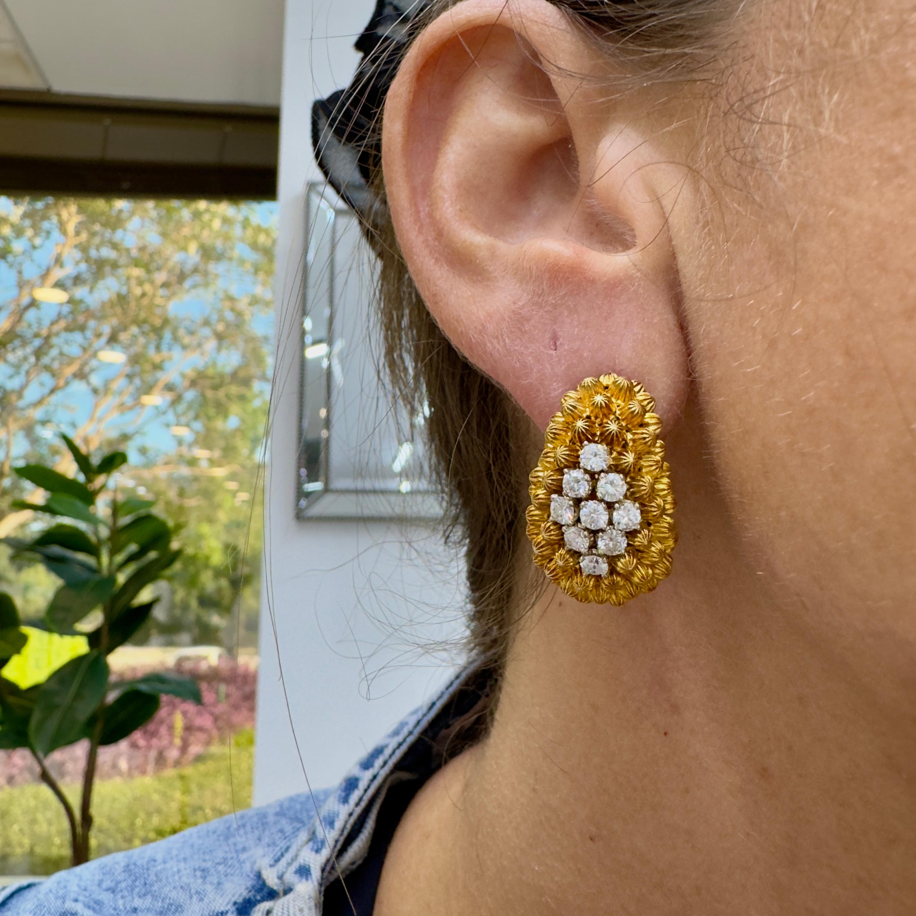 Vintage 18K Yellow Gold Diamond Domed Beaded Design Clip on Dangle Earrings For Sale 3