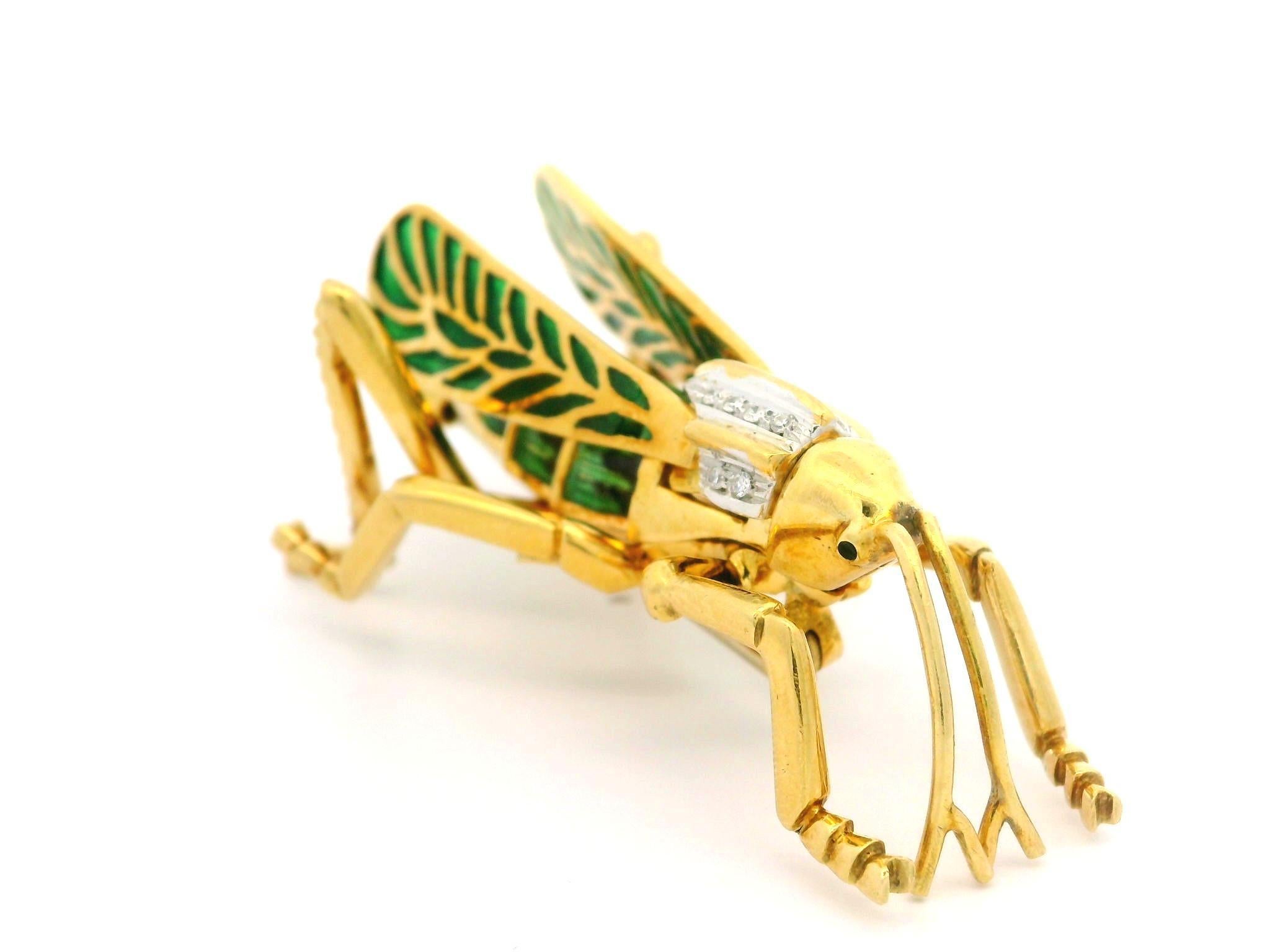 Broche vintage de oro amarillo de 18 quilates con diamantes y esmalte con gran detalle de saltamontes en venta 9