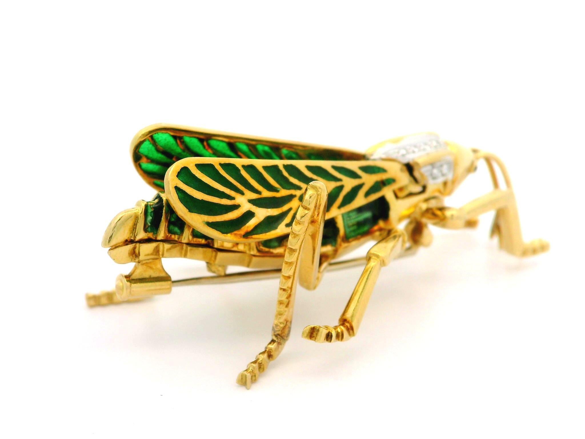 Broche vintage de oro amarillo de 18 quilates con diamantes y esmalte con gran detalle de saltamontes en venta 10