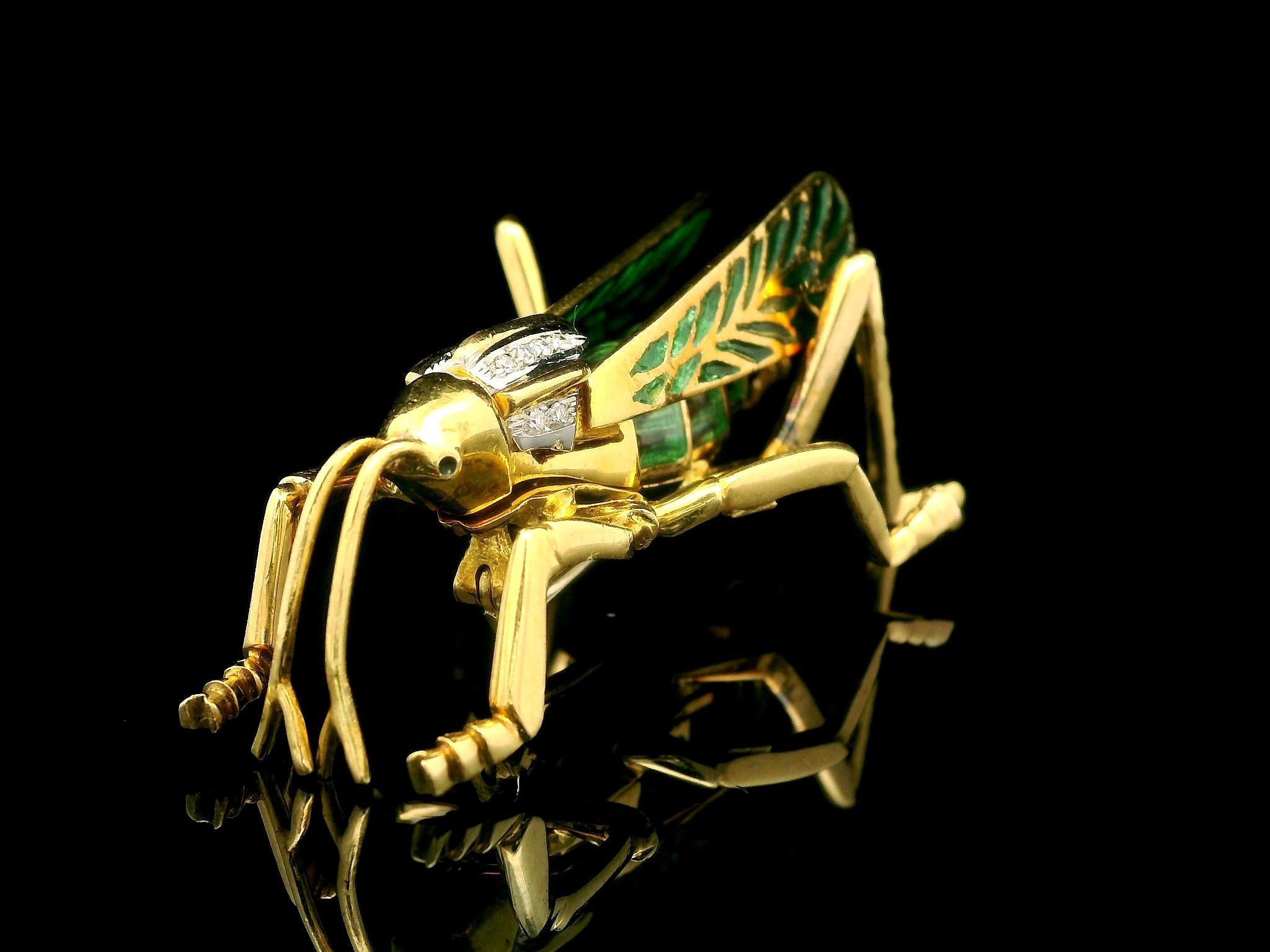 Broche vintage de oro amarillo de 18 quilates con diamantes y esmalte con gran detalle de saltamontes en venta 4