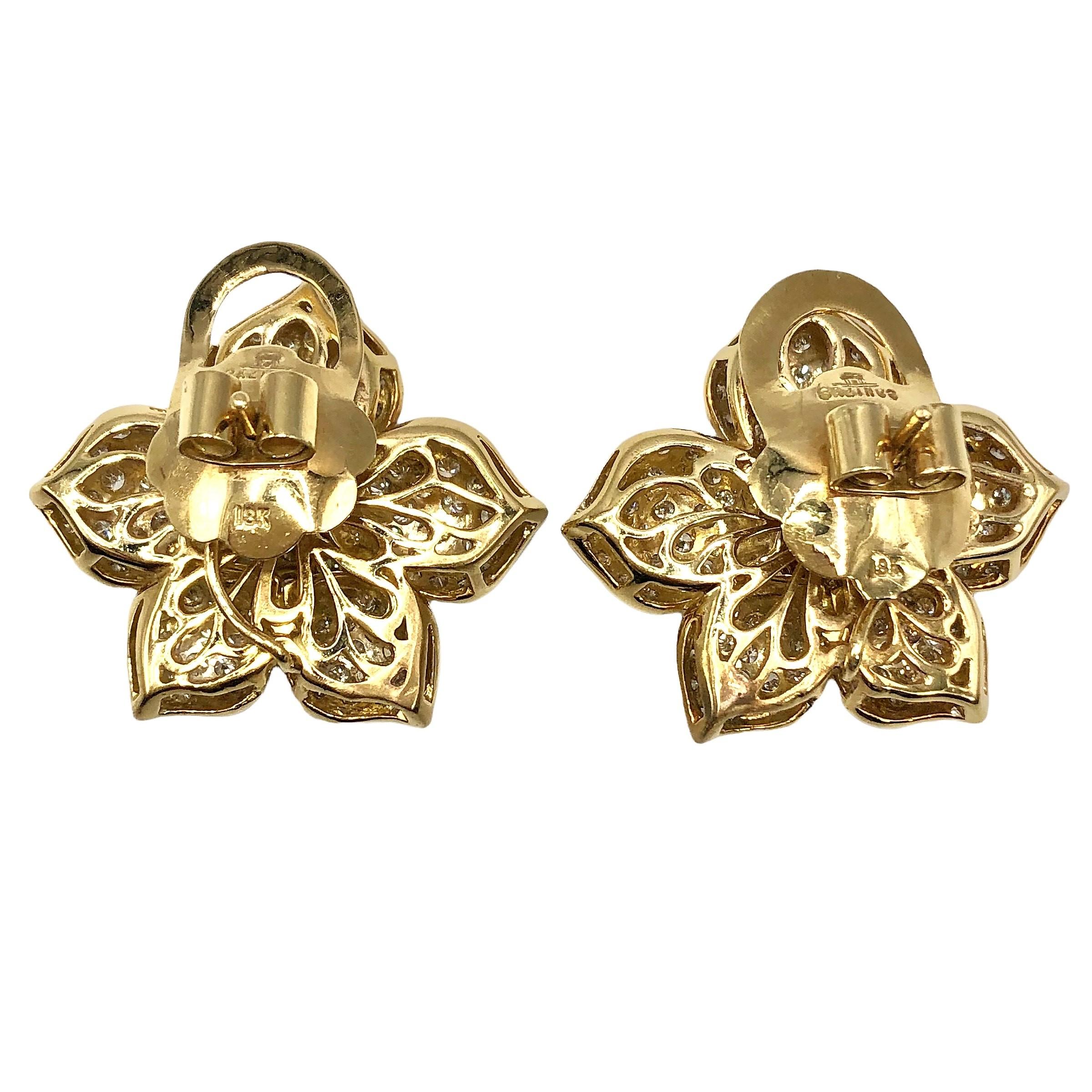 Vintage 18K Yellow Gold, Diamond Encrusted Flower Motif Earrings In Good Condition For Sale In Palm Beach, FL