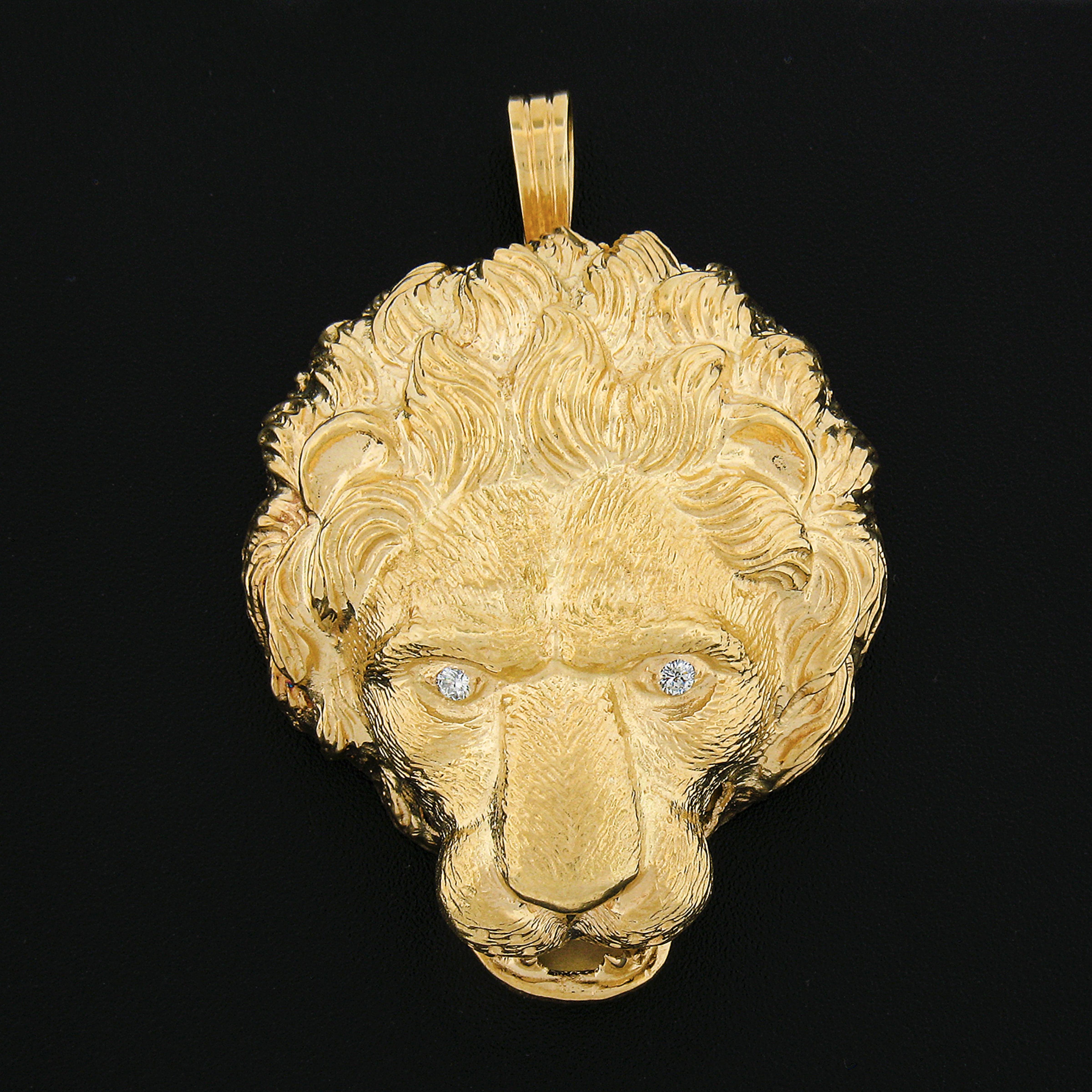 This incredible and very well made statement vintage brooch/pendant is crafted in solid 18k yellow gold, and features a LARGE lion head design with remarkably outstanding workmanship and texture that bring out maximum detailing granting a truly