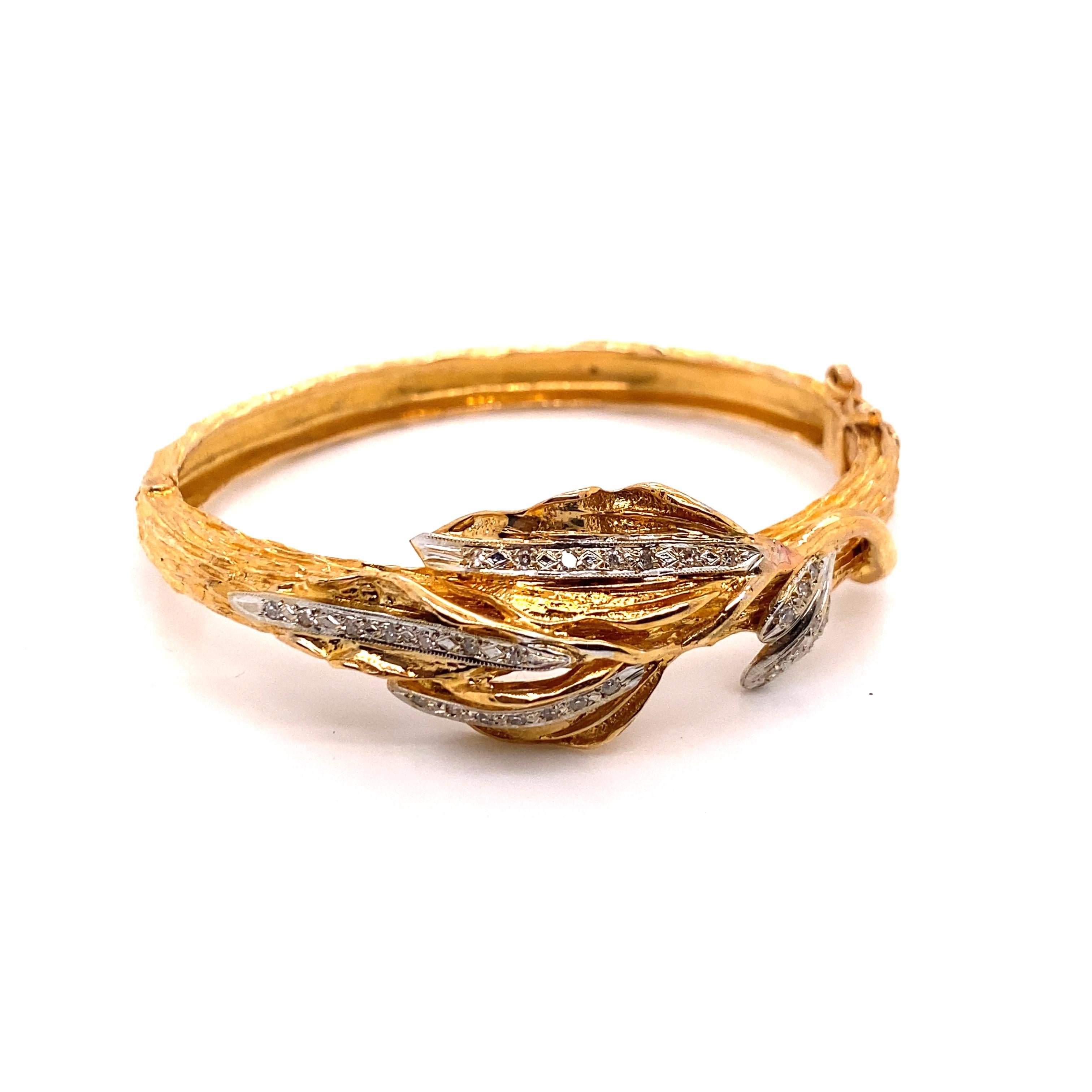 Taille simple Bracelet jonc feuille vintage en or jaune 18 carats avec diamants en vente