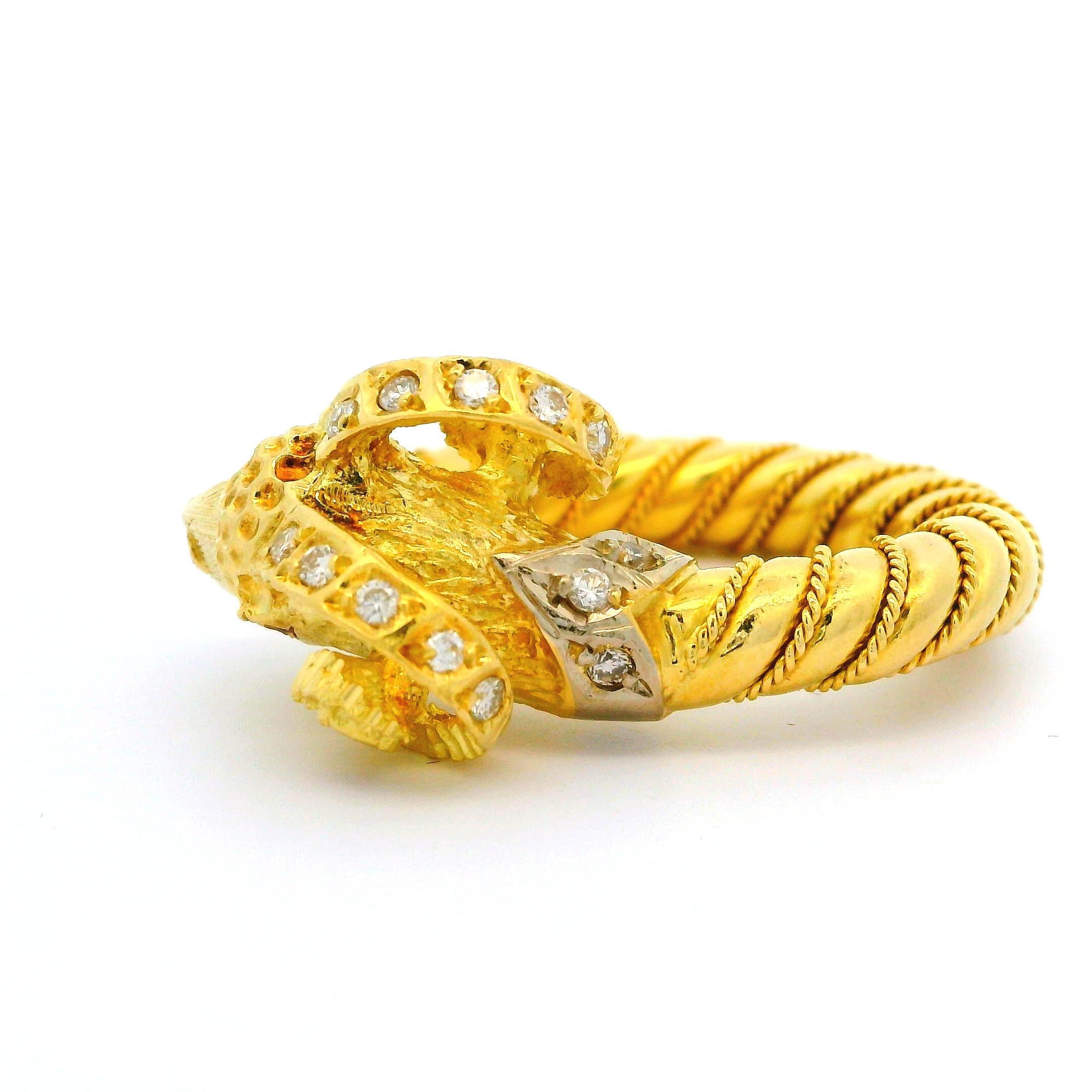 Round Cut Vintage 18k Yellow Gold Diamond & Ruby Twisted Wire Detailed Ram's Head Ring For Sale
