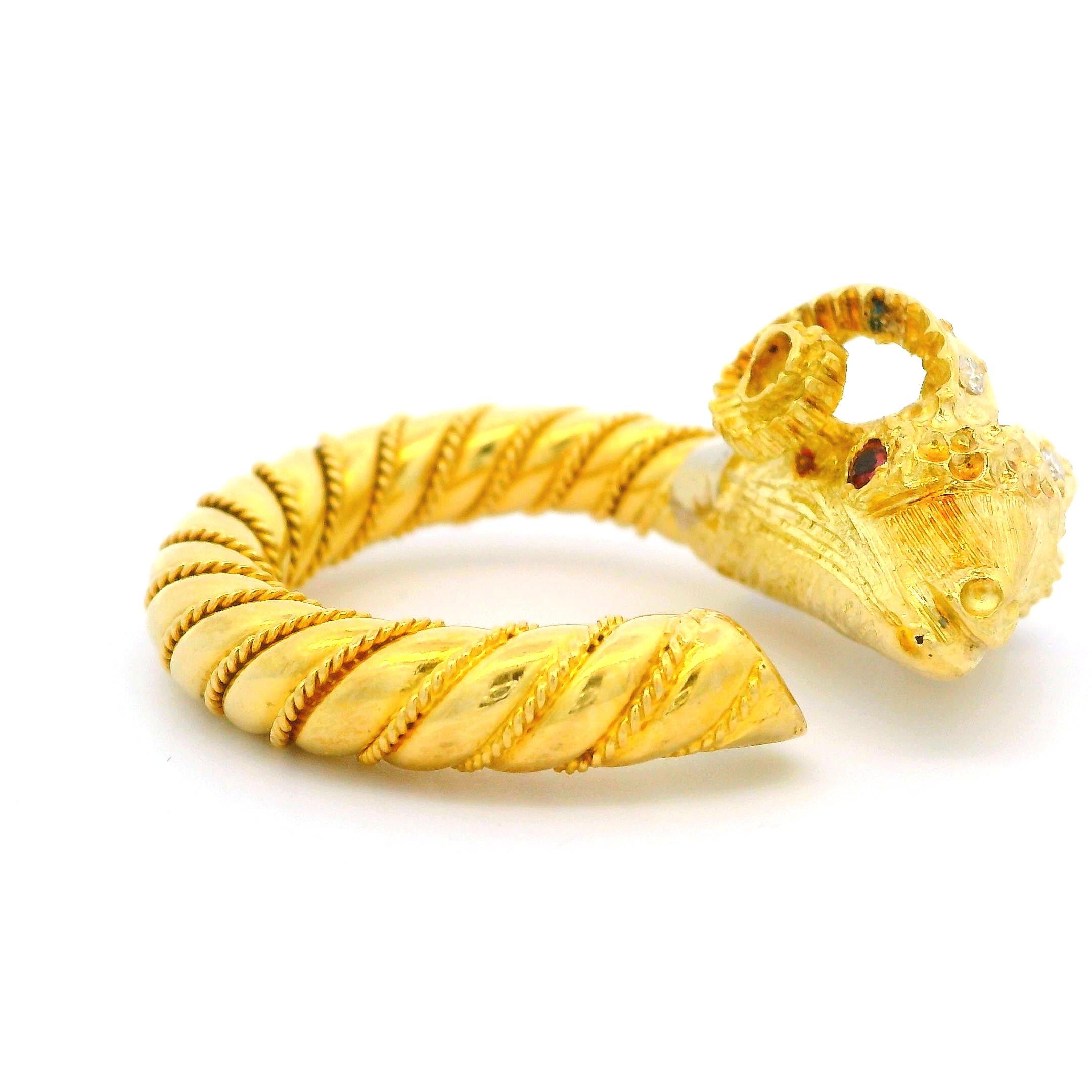 Women's Vintage 18k Yellow Gold Diamond & Ruby Twisted Wire Detailed Ram's Head Ring For Sale