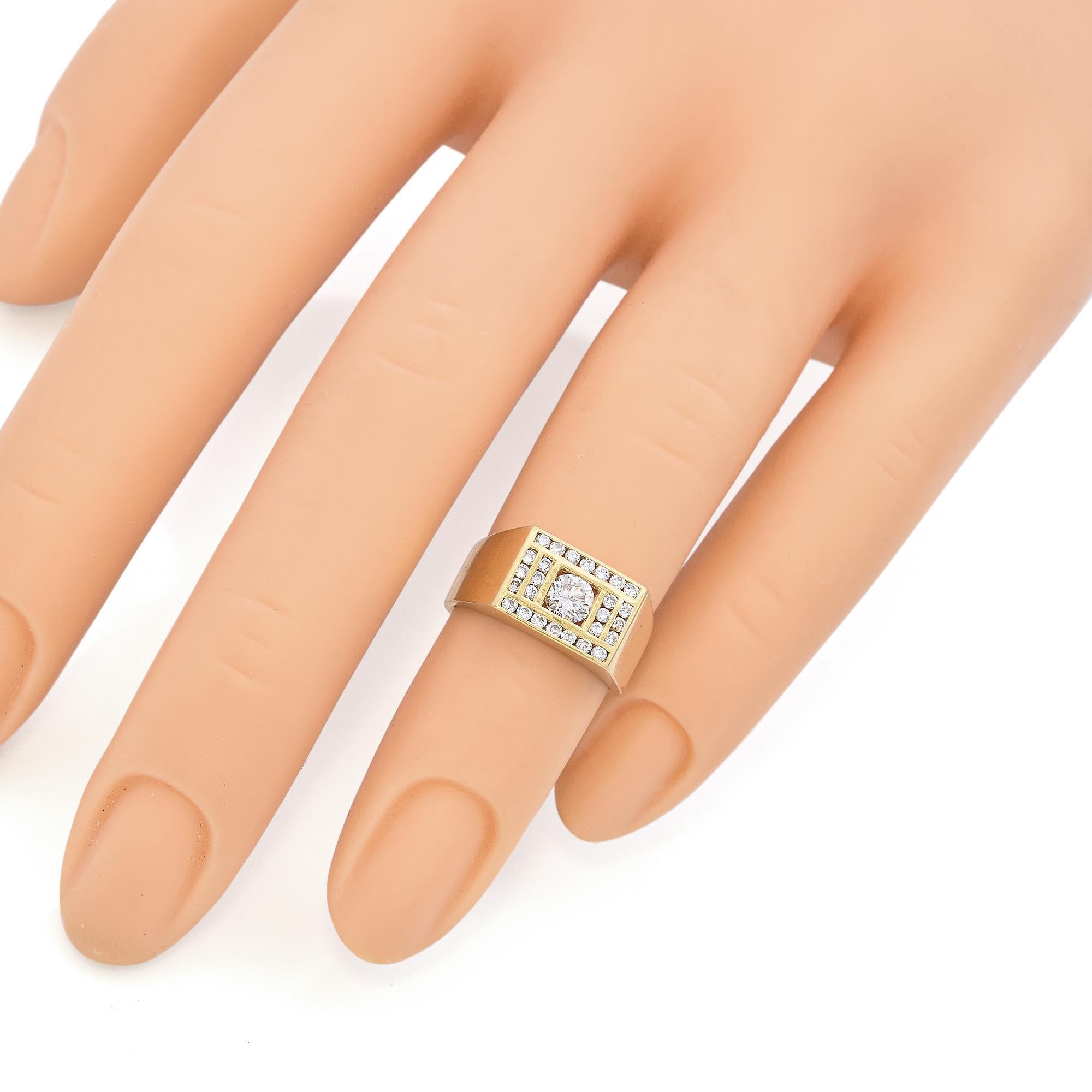 Taglio rotondo Anello con diamante d'epoca in oro giallo 18 ct. in vendita