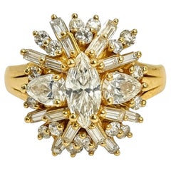 Bague vintage en or jaune 18K avec étoile de diamants et centre en forme de marquise