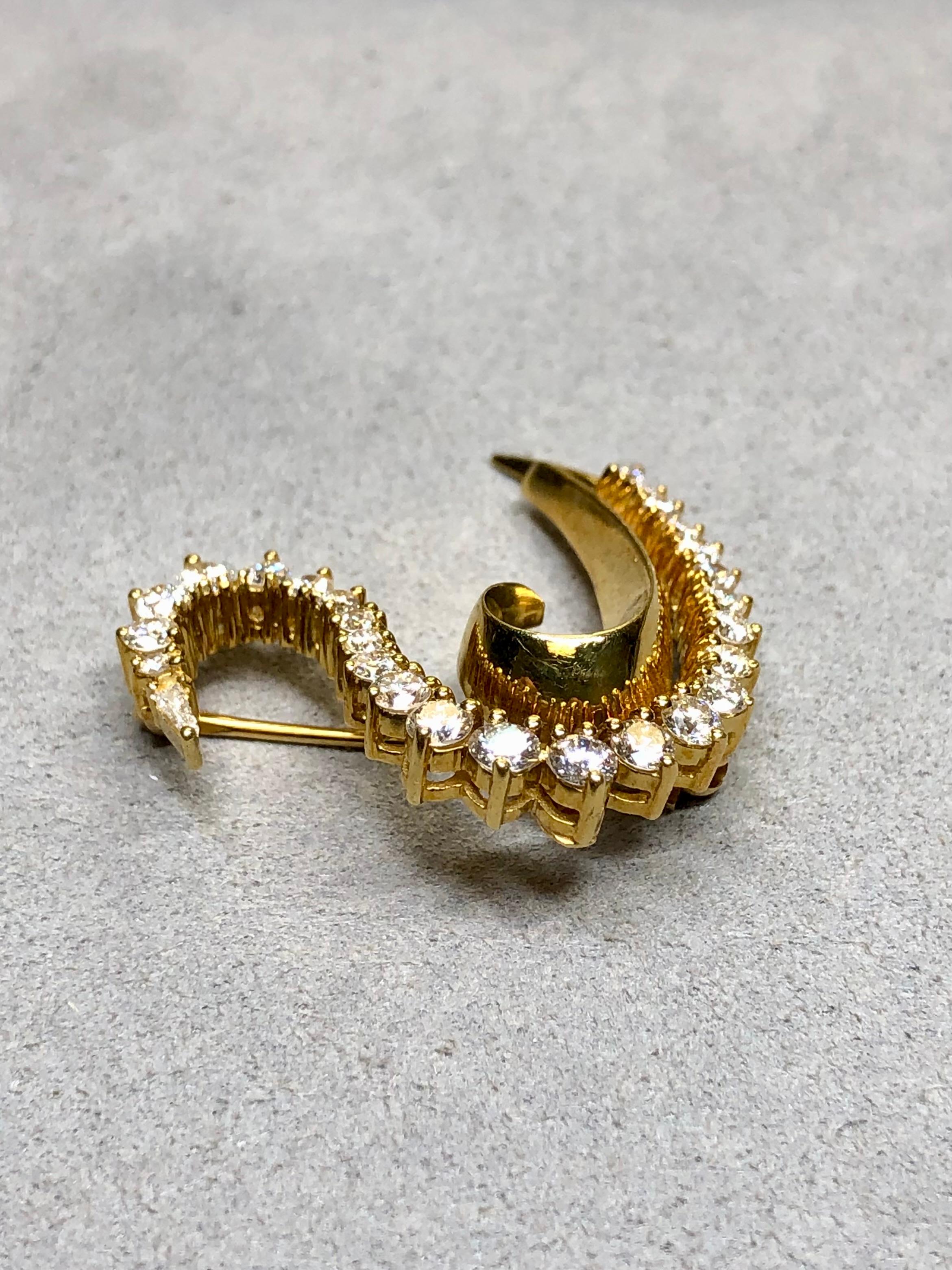 Vintage Schanfein & Tamis 18K Yellow Gold Diamond Swan Brooch Pin 1.70ctw G Vs In Good Condition For Sale In Winter Springs, FL