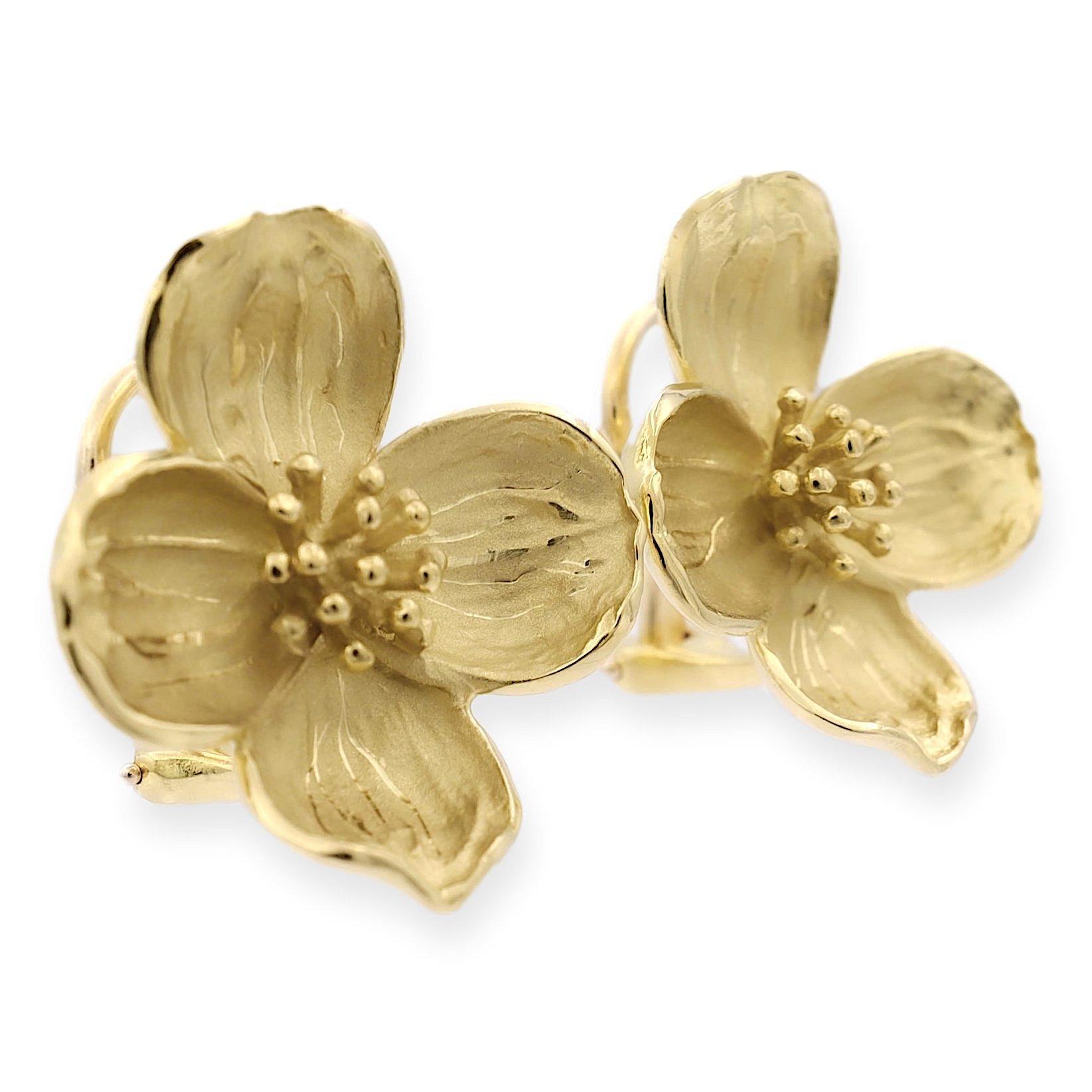 Retro Vintage 18K Yellow Gold Dogwood Flower Clip Earrings, Large For Sale