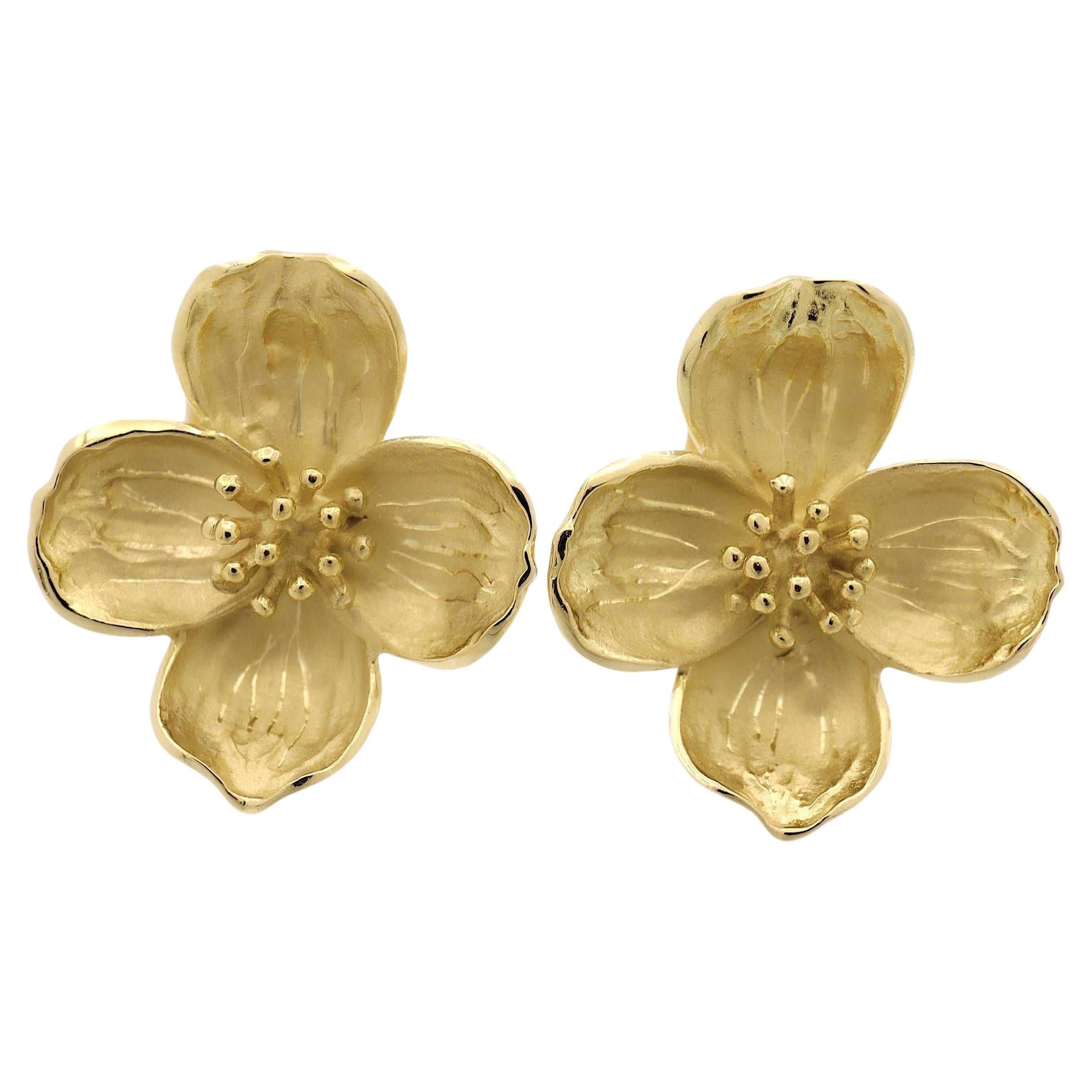 Boucles d'oreilles vintage en or jaune 18K avec fleur de cornouiller, large