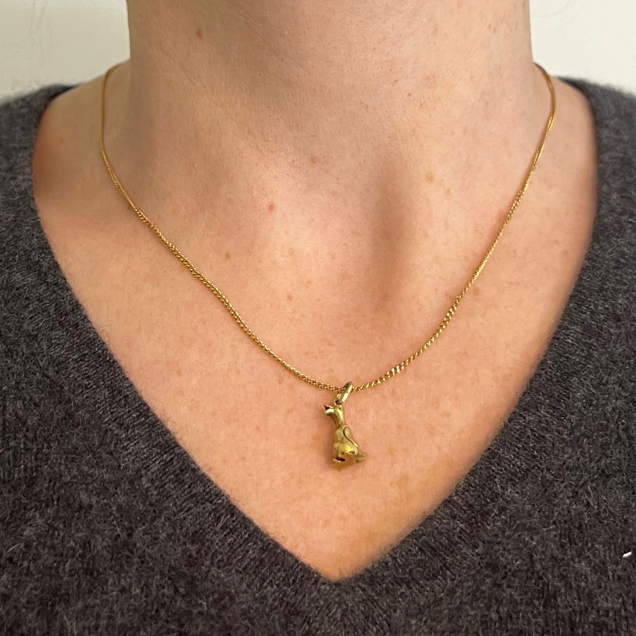 Women's or Men's Vintage 18K Yellow Gold Duck Bird Charm Pendant For Sale