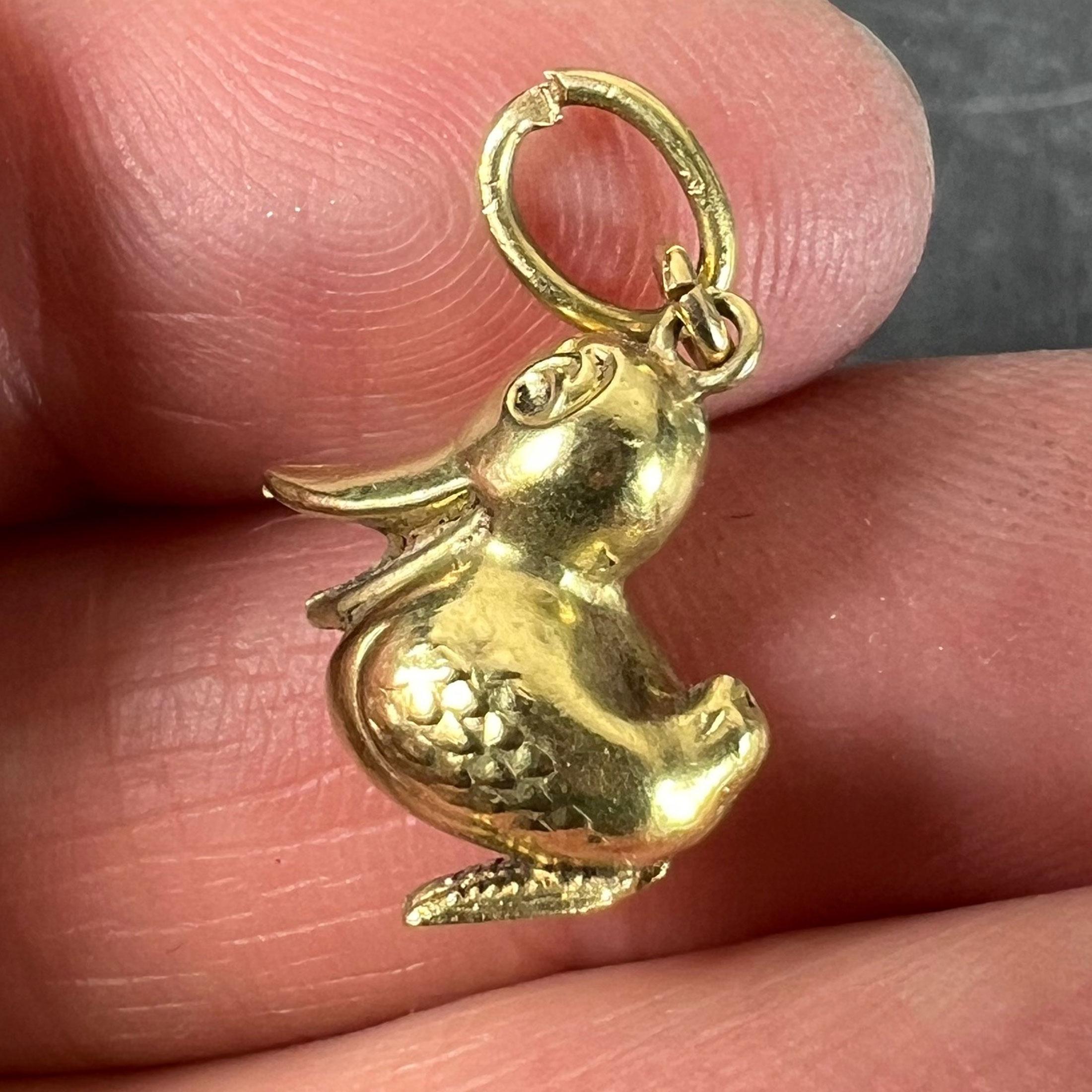 Vintage 18K Yellow Gold Duck Bird Charm Pendant For Sale 1