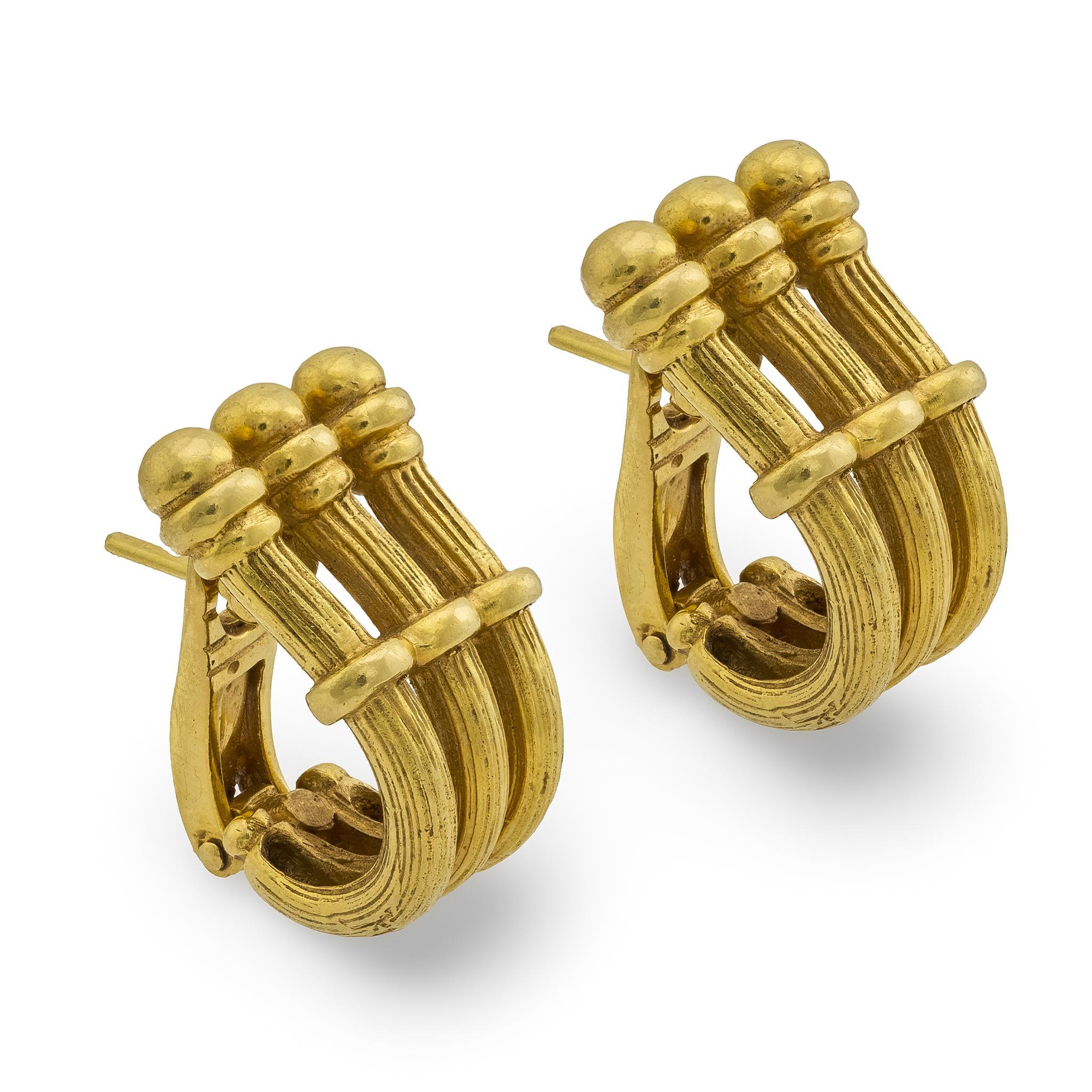 Pendientes vintage de oro amarillo de 18 quilates Moderno en venta