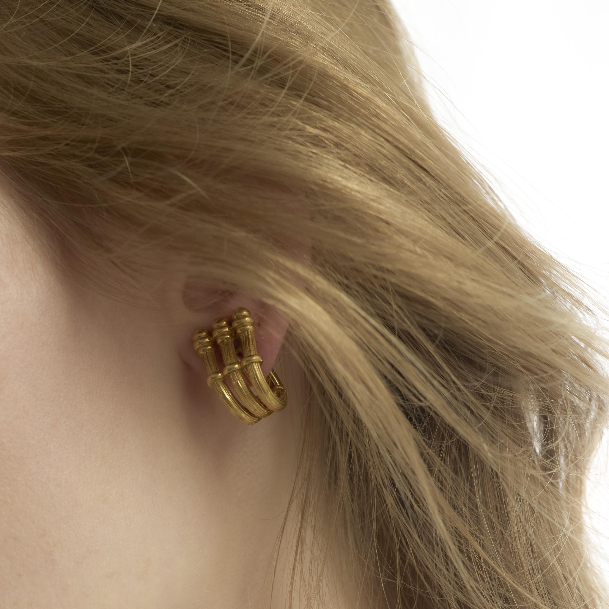 Pendientes vintage de oro amarillo de 18 quilates en venta 1