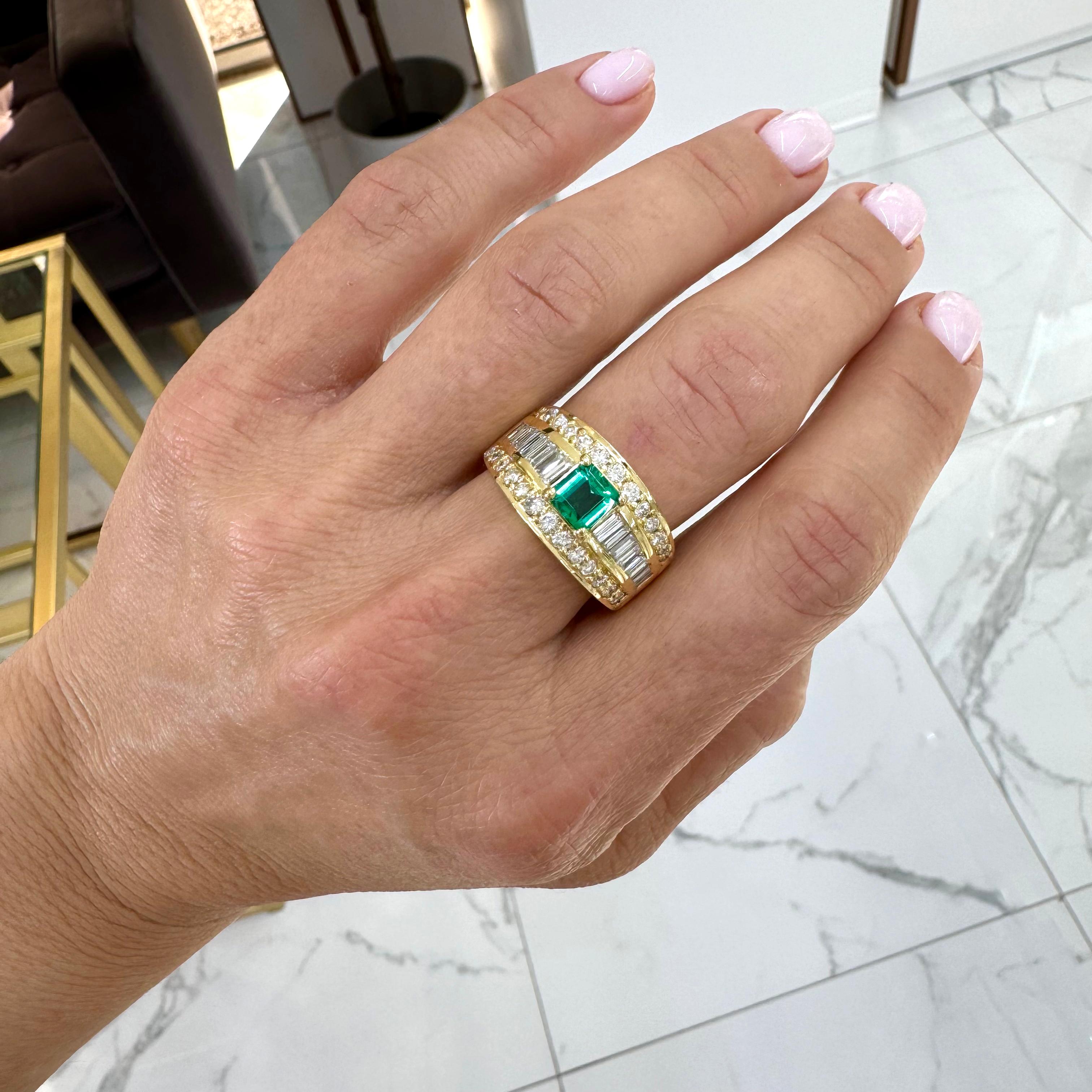 Vintage 18K Yellow Gold Emerald Accented Baguette & Round Diamond Cocktail Ring For Sale 2