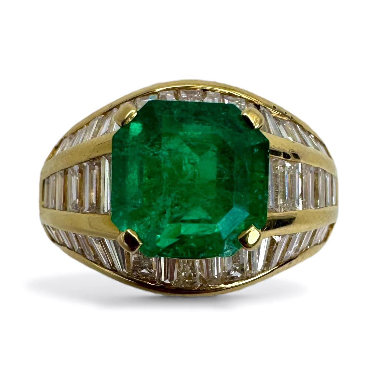 Anello Baguette con smeraldo e diamante d'epoca in oro giallo 18 carati In condizioni ottime in vendita a Great Neck Plaza, NY
