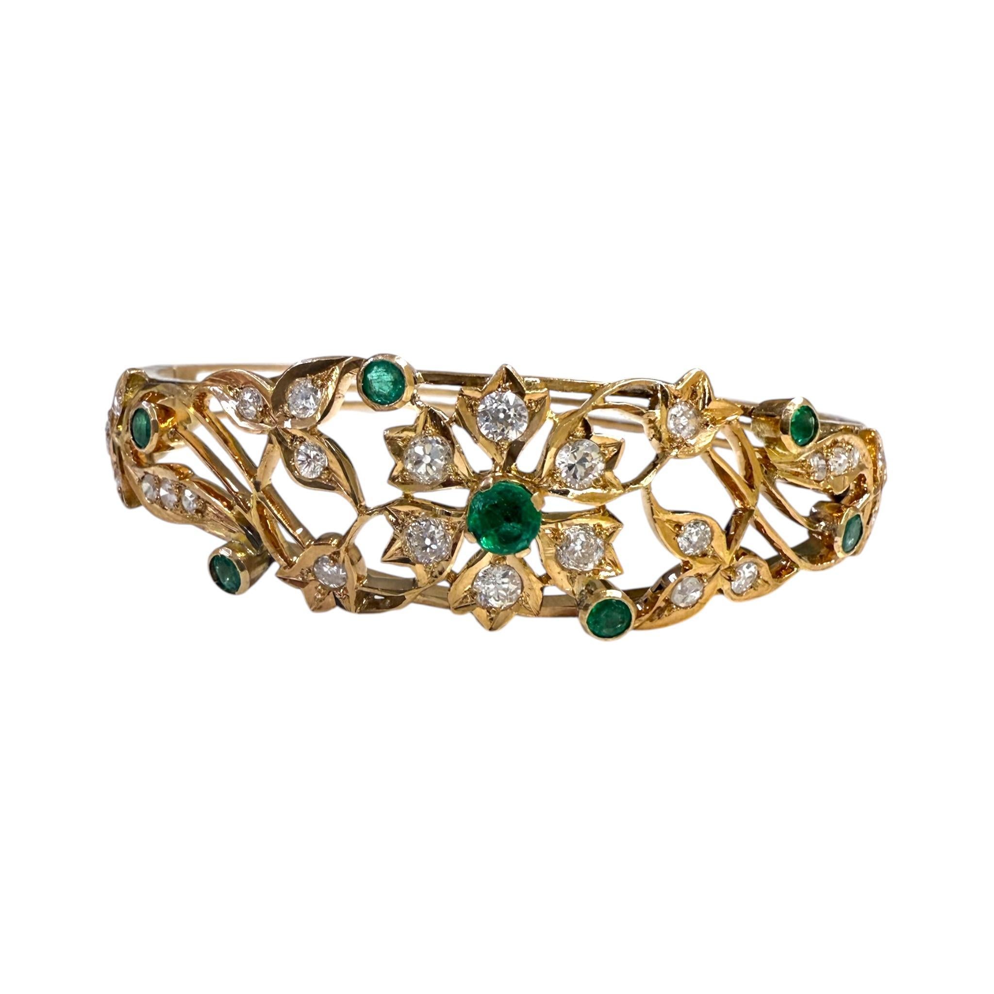 Donna Bracciale vintage in oro giallo 18 carati con smeraldi e diamanti in vendita