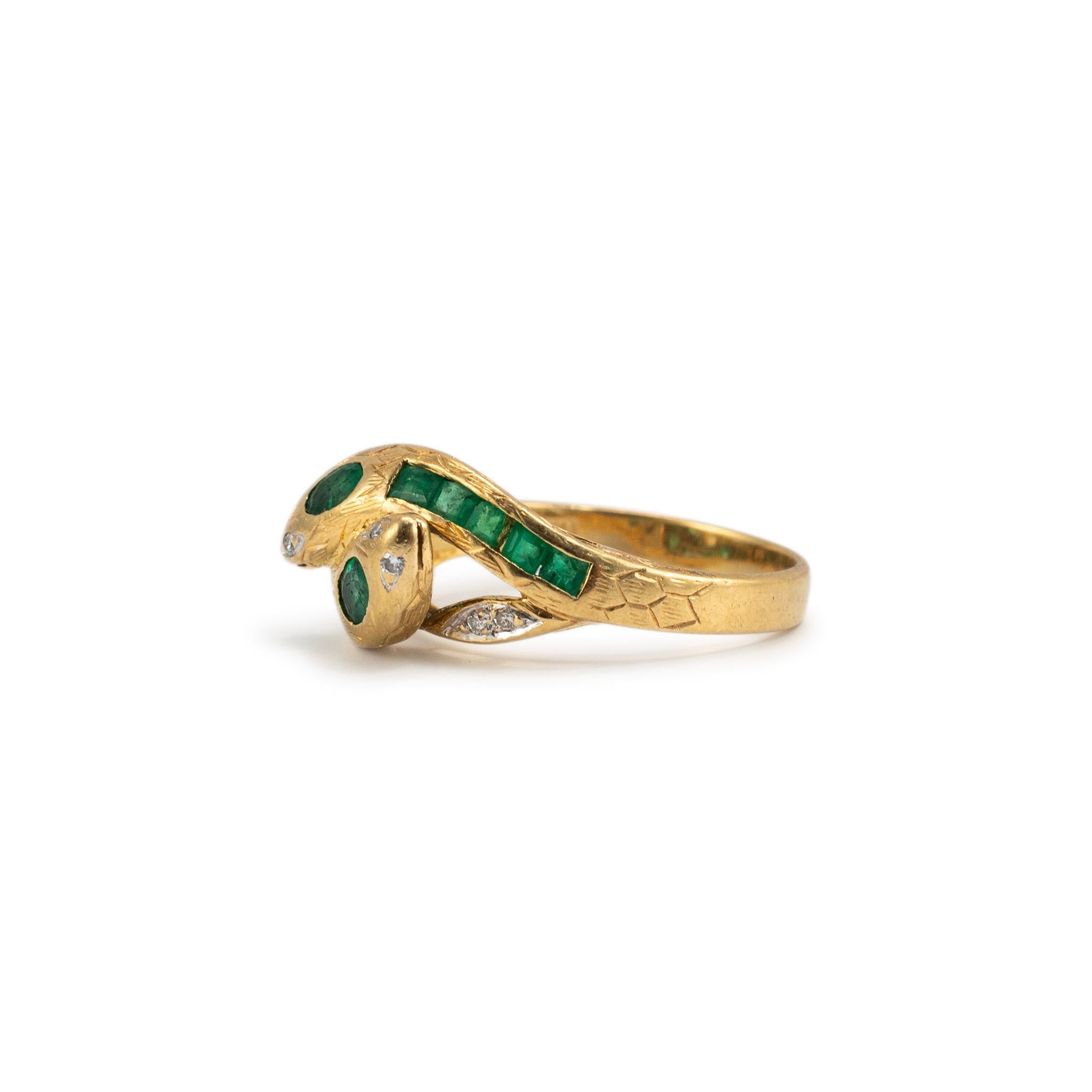 Vintage 18K Yellow Gold Emerald Diamond Bypass Double Snake Cocktail Ring In Excellent Condition For Sale In Houston, TX