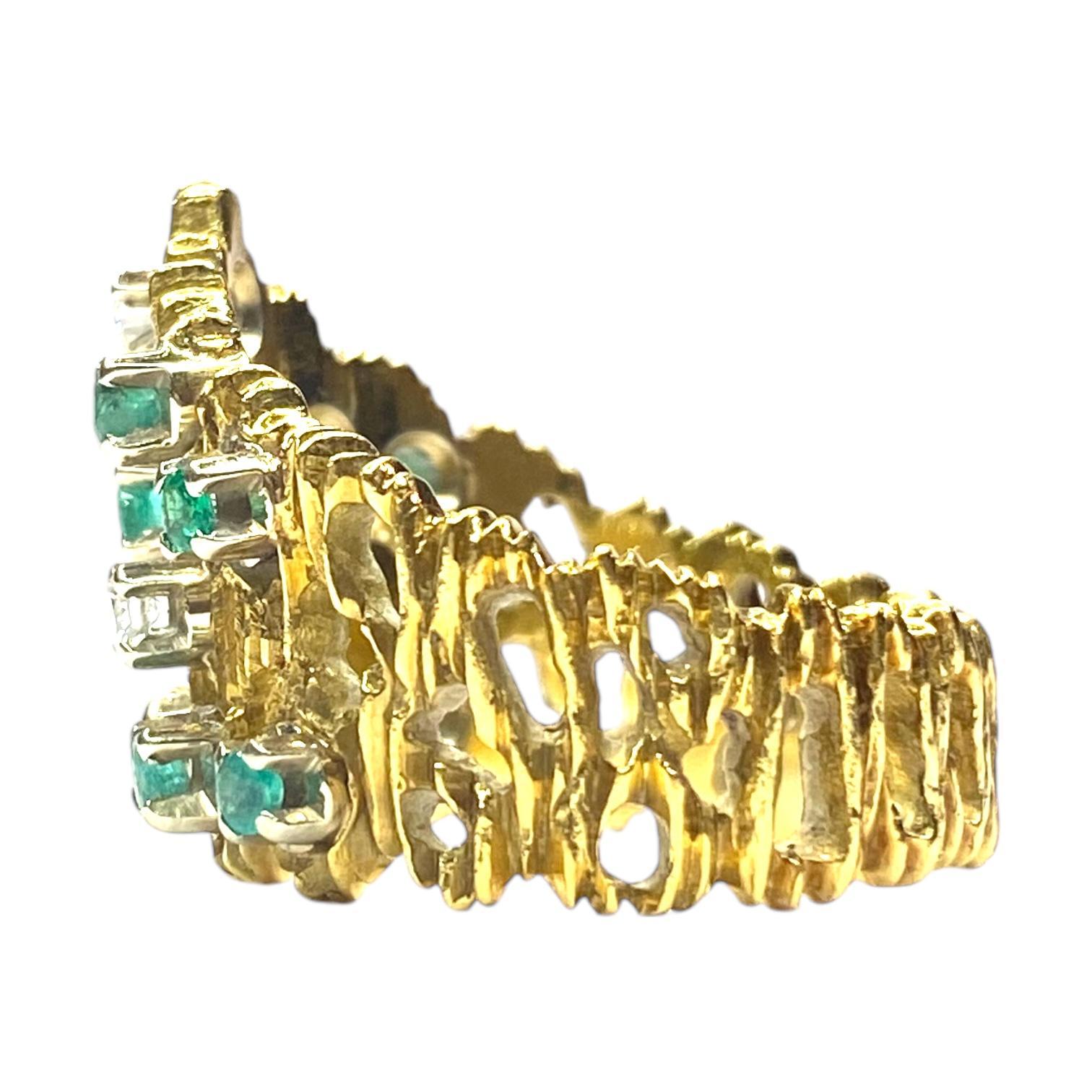 Round Cut Vintage 18K Yellow Gold Emerald & Diamond Ring