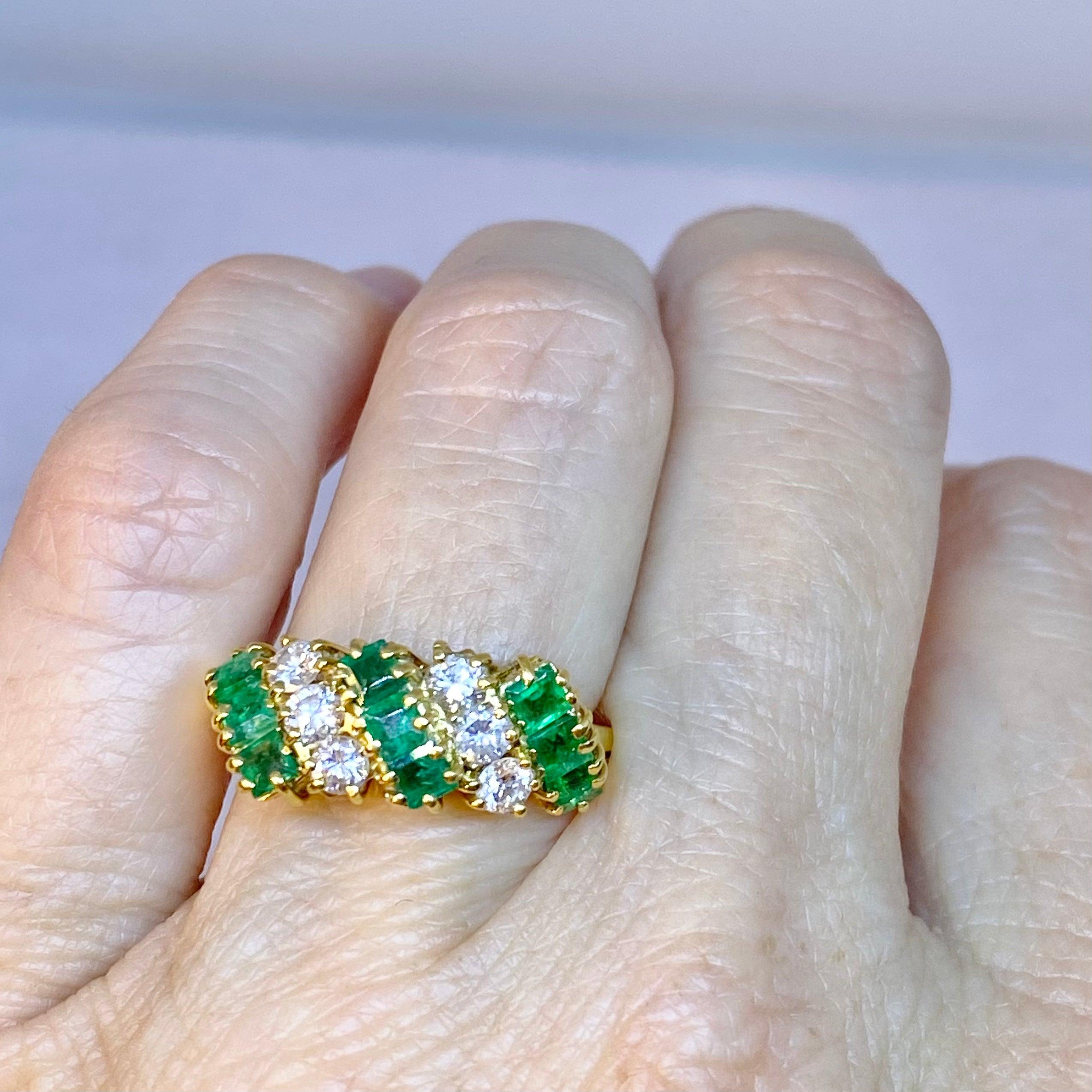 Women's Vintage 18K Yellow Gold Emerald & Diamond Ring For Sale
