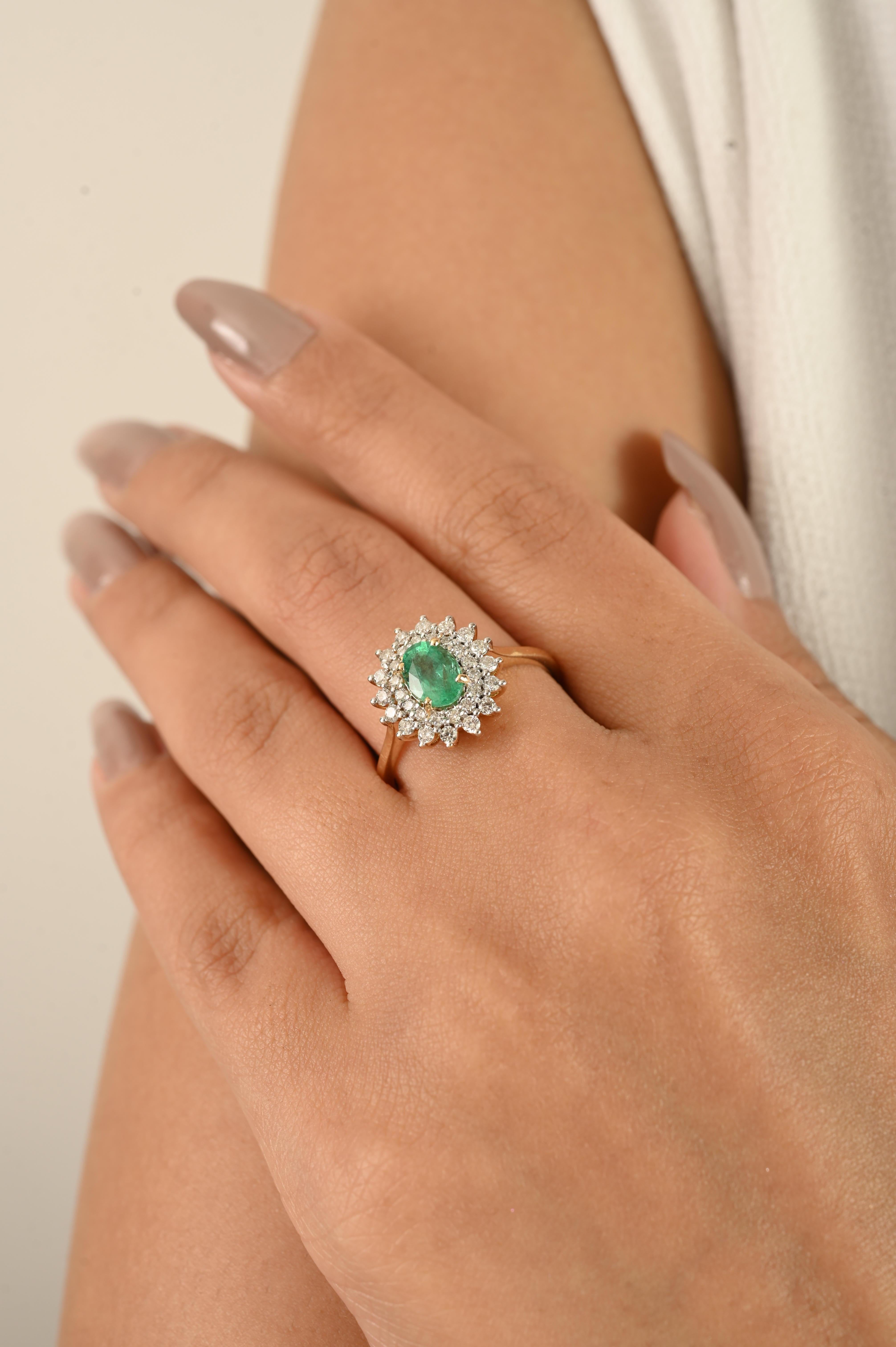 For Sale:  Vintage 18k Yellow Gold Emerald & Halo Diamond Cluster engagement Ring for Women 10