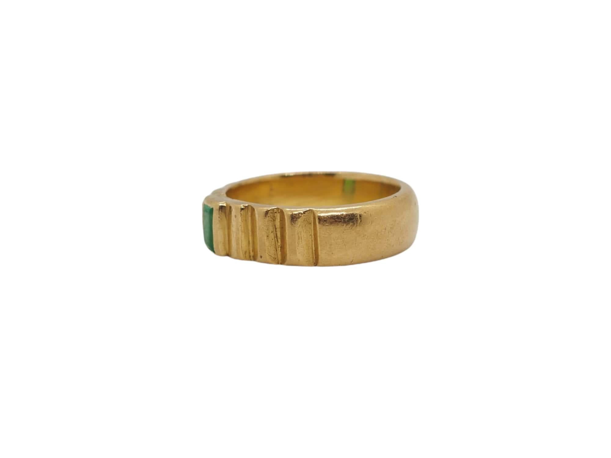 Vintage 18k Yellow Gold Emerald Men's Ring In Good Condition In Geneva, CH