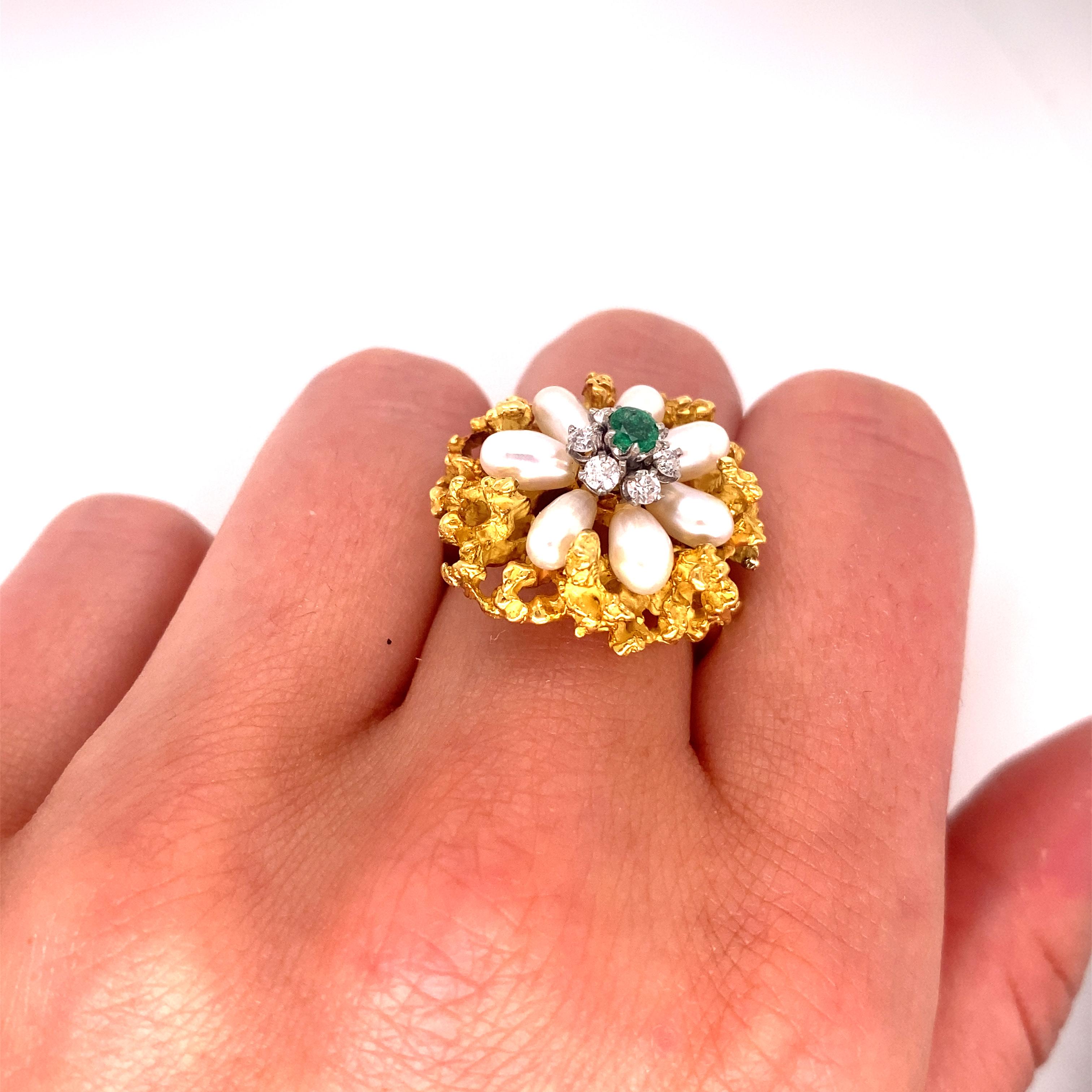 Vintage 18K Yellow Gold Emerald, Pearl and Diamond Flower Ring For Sale 4