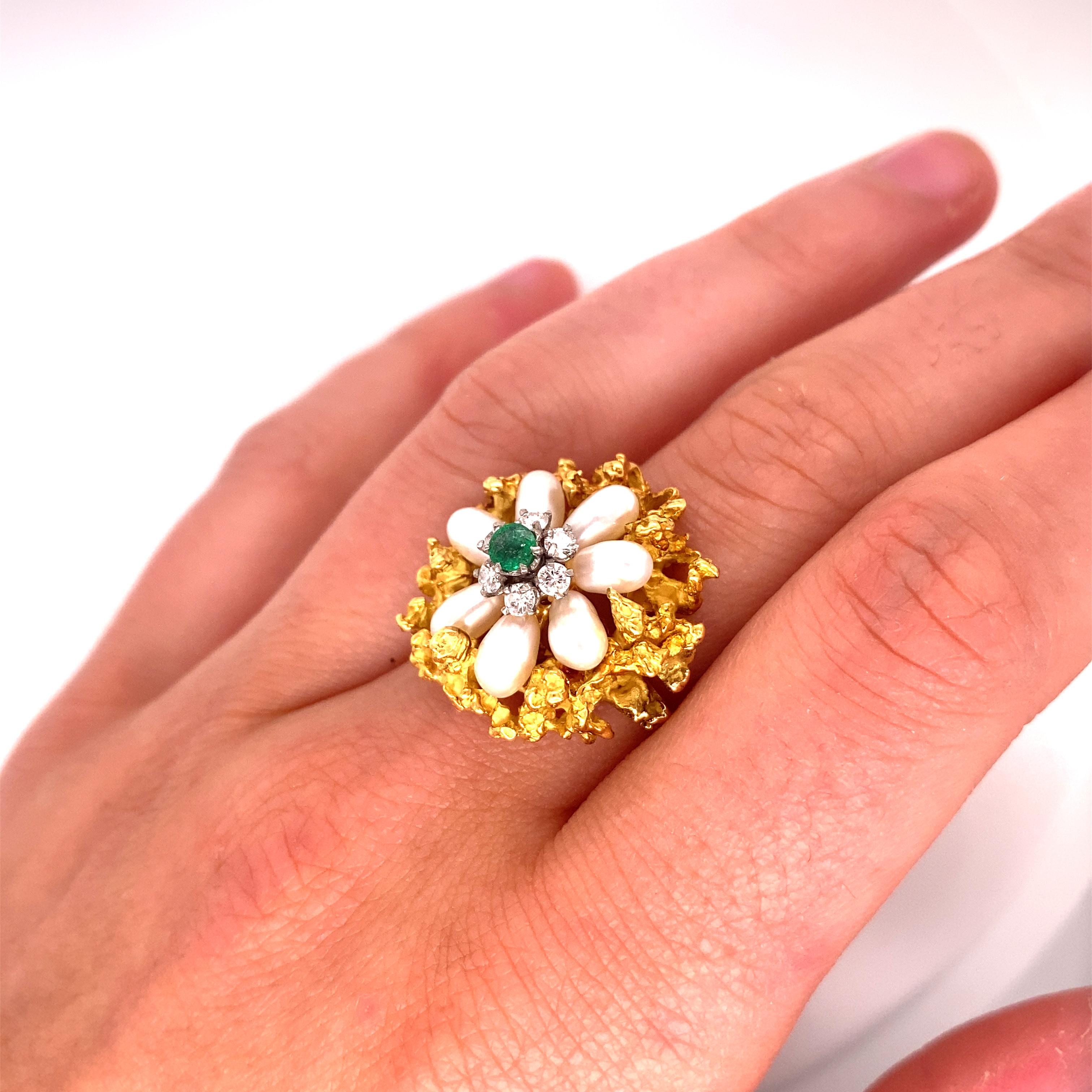 Vintage 18K Yellow Gold Emerald, Pearl and Diamond Flower Ring For Sale 5