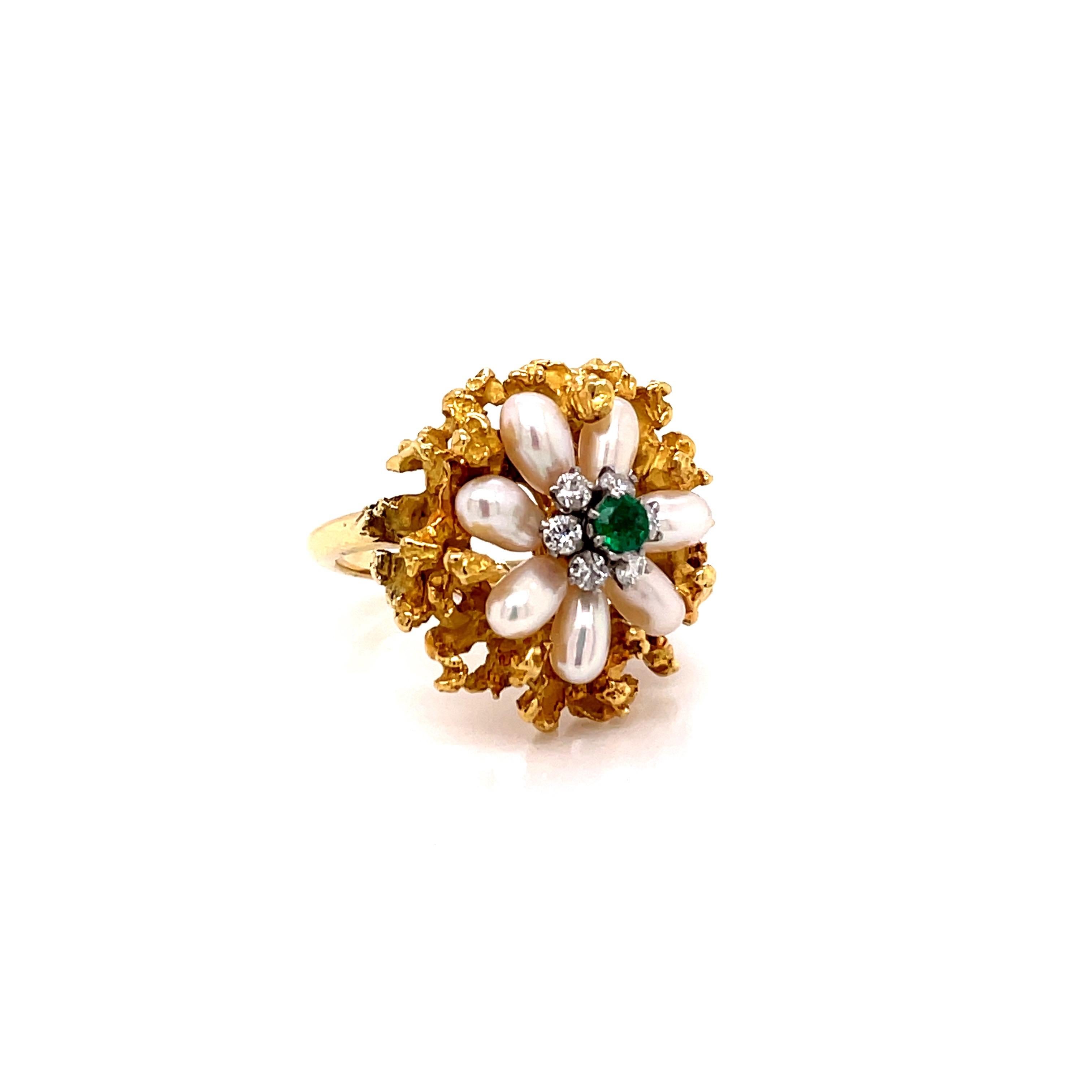 Contemporary Vintage 18K Yellow Gold Emerald, Pearl and Diamond Flower Ring For Sale